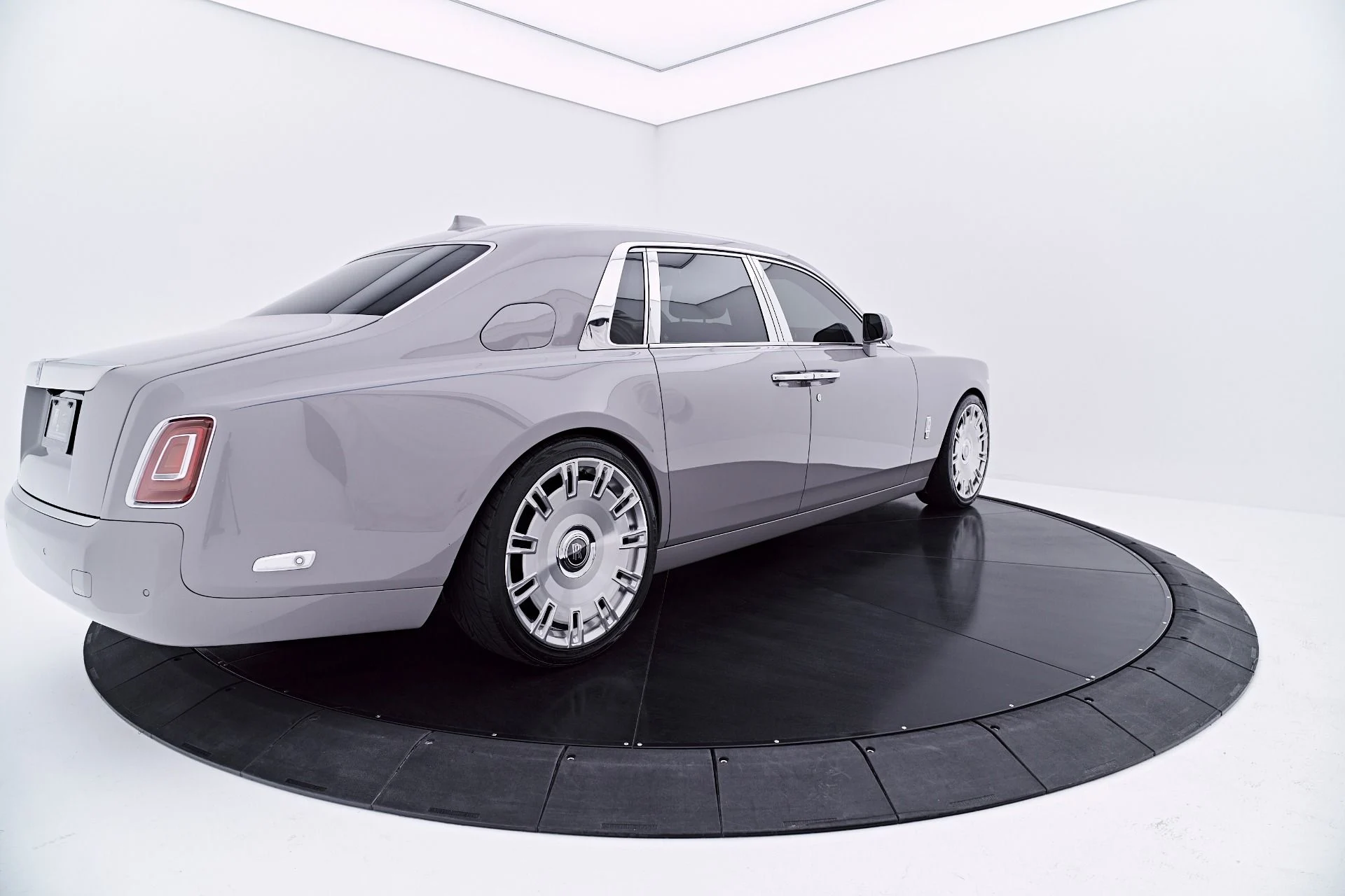 mph016_793092260_Used_2024_Rolls_Royce_Phantom_Base_1782762849_0960f47678