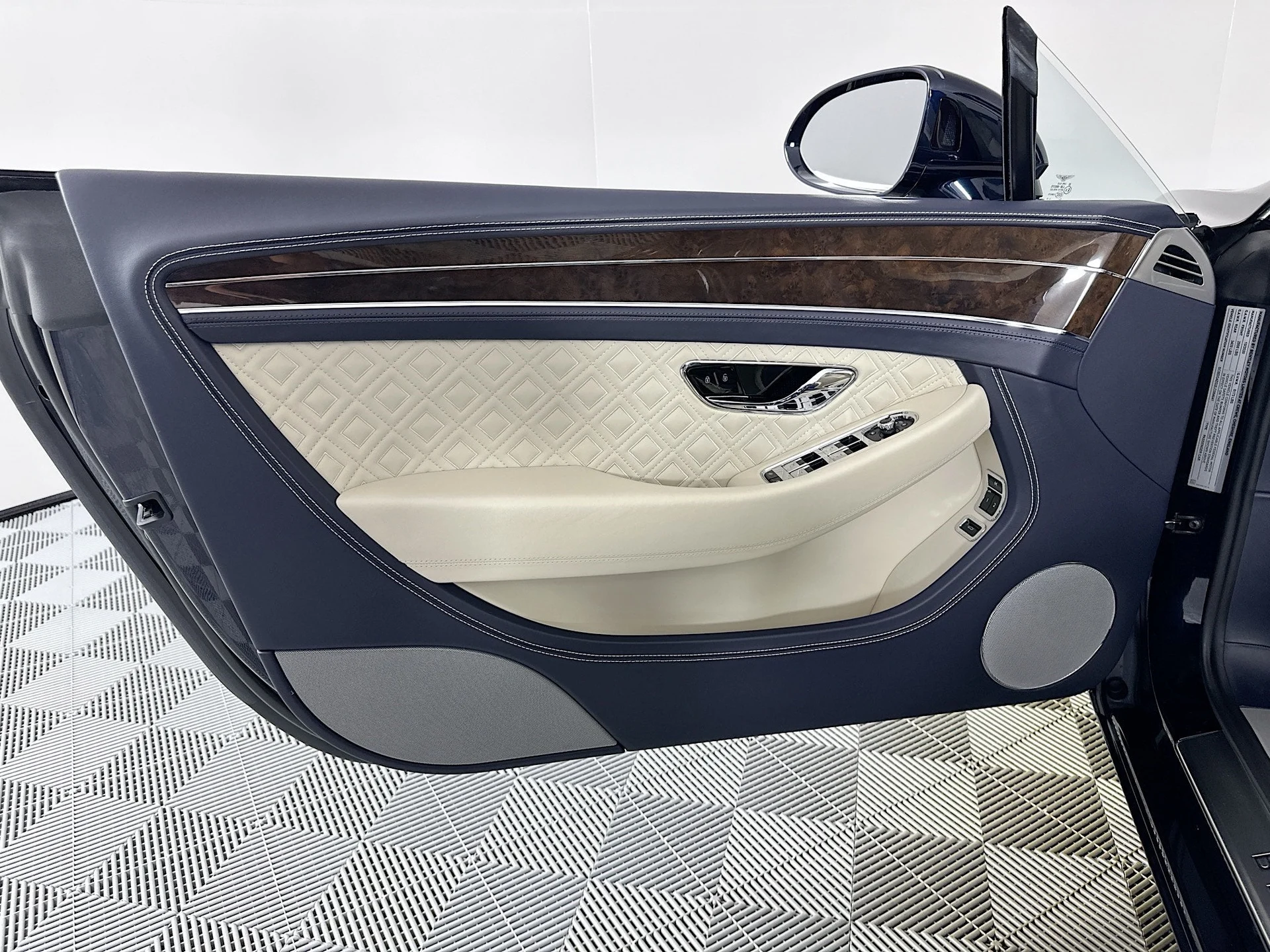 mph016_802542683_17_a07581993b