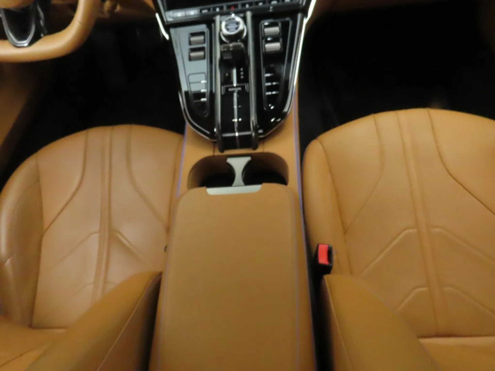 mph016_808558010_used_2025_aston_martin_vantage_coupe_8119_22982466_17_1024_760c3d9743