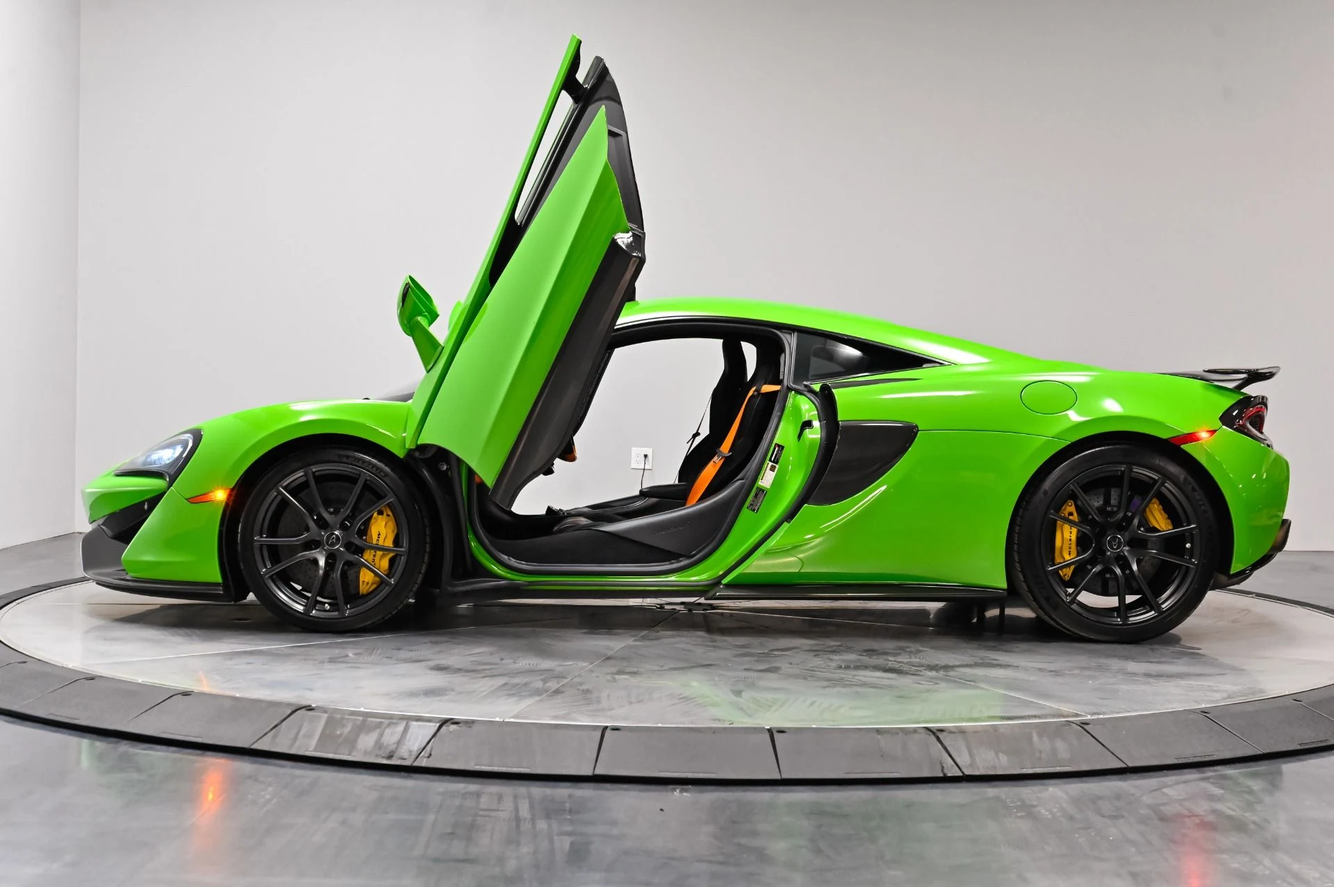 mph016_811053029_Used_2016_Mc_Laren_570_S_Base_1792437916_fd1a3d575b