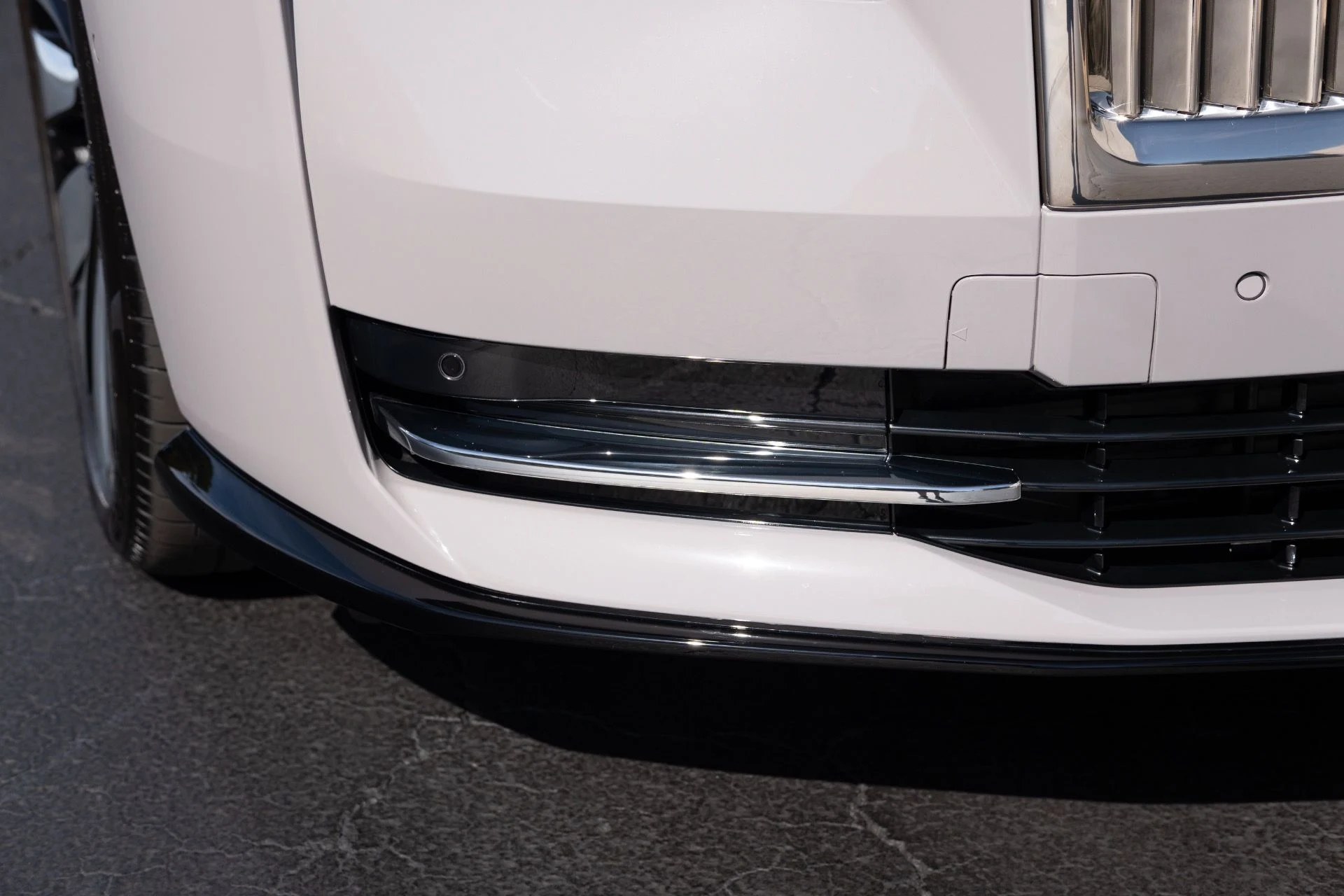 mph016_81399900_Used_2024_Rolls_Royce_Spectre_1772250917_e7b04bcead