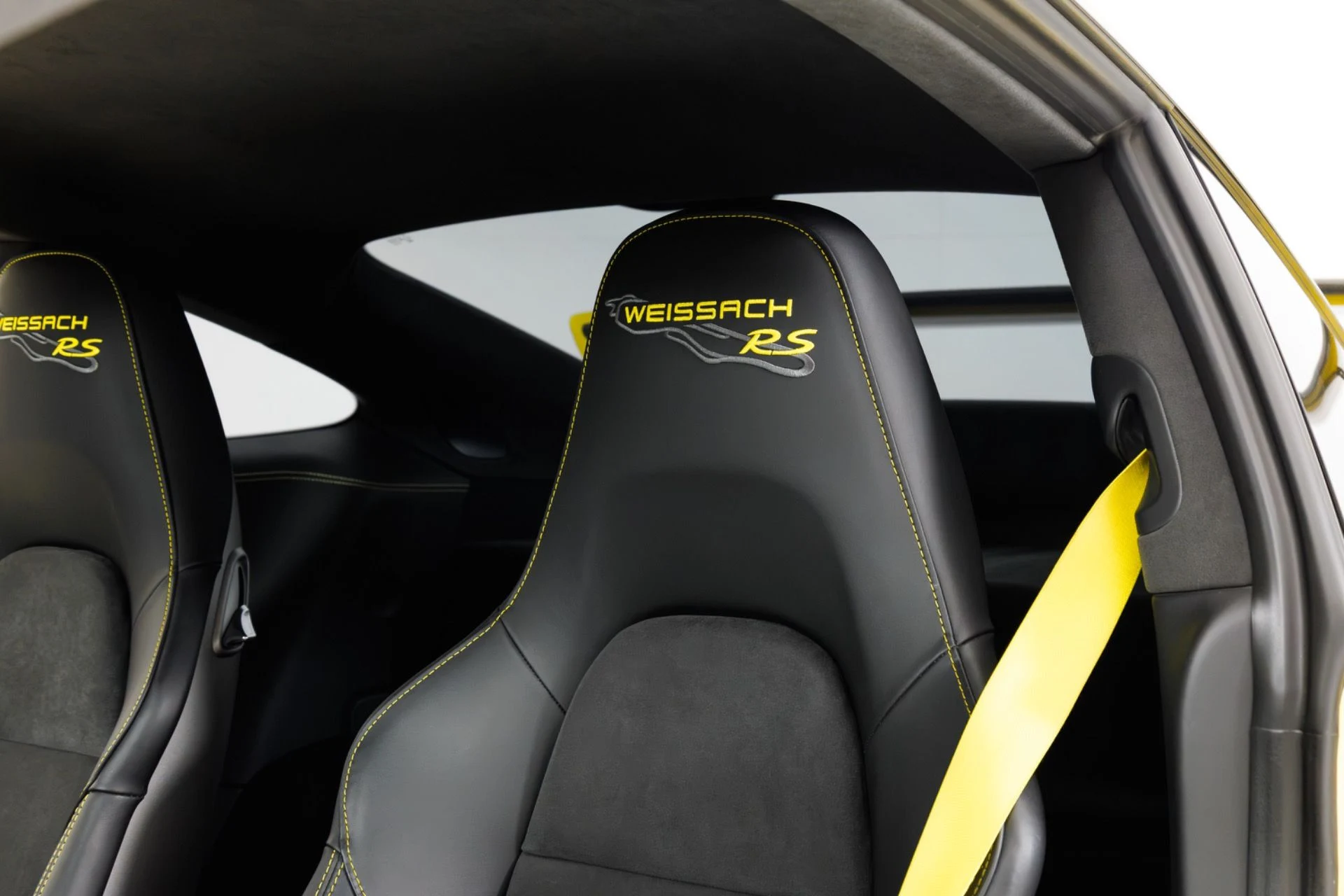 mph016_82085678_Used_2018_Porsche_911_GT_2_RS_1787778675_d0dbd49e52