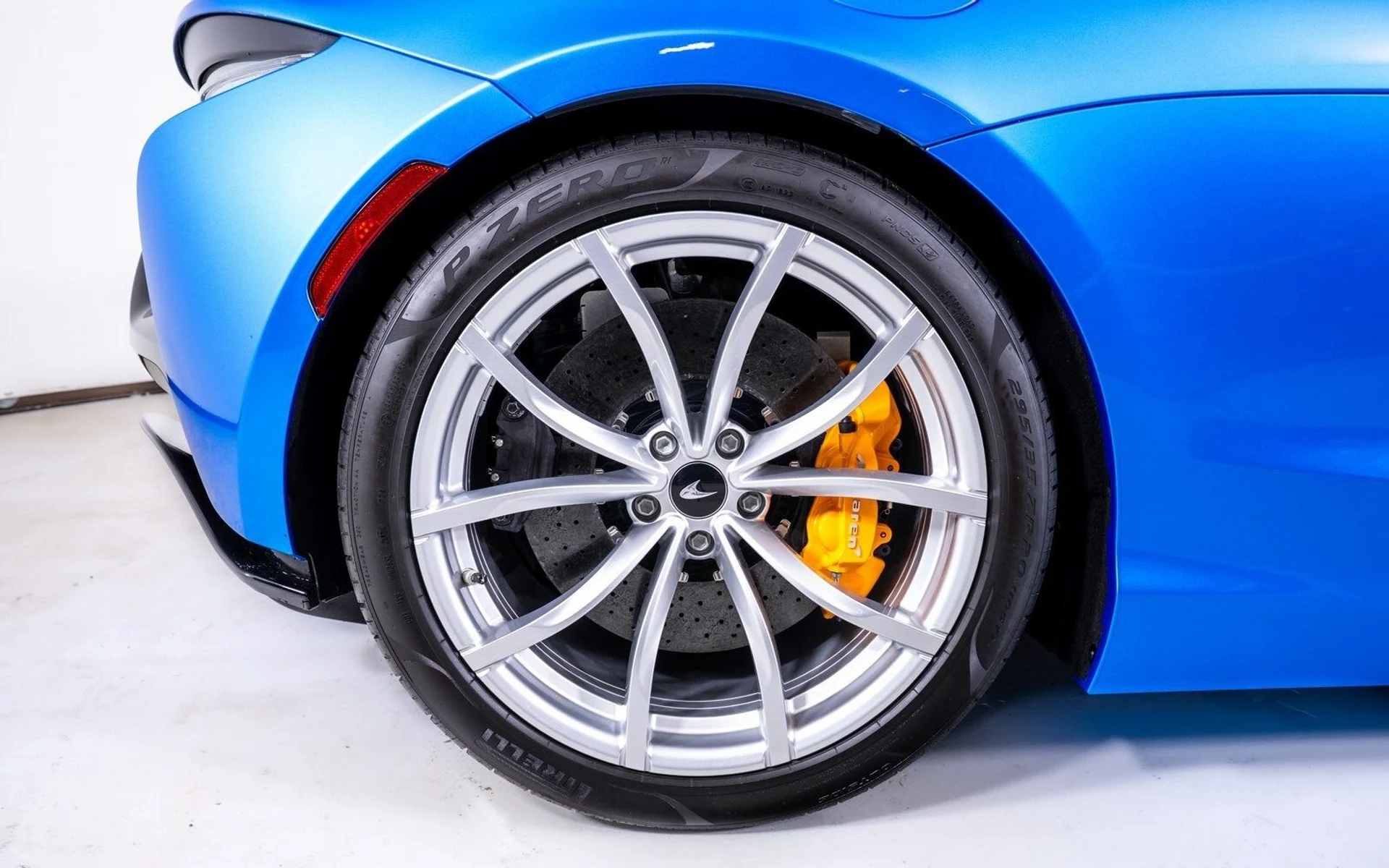 mph016_821852211_235adb14ae31e130d9403960f02f3761x_883be4f163