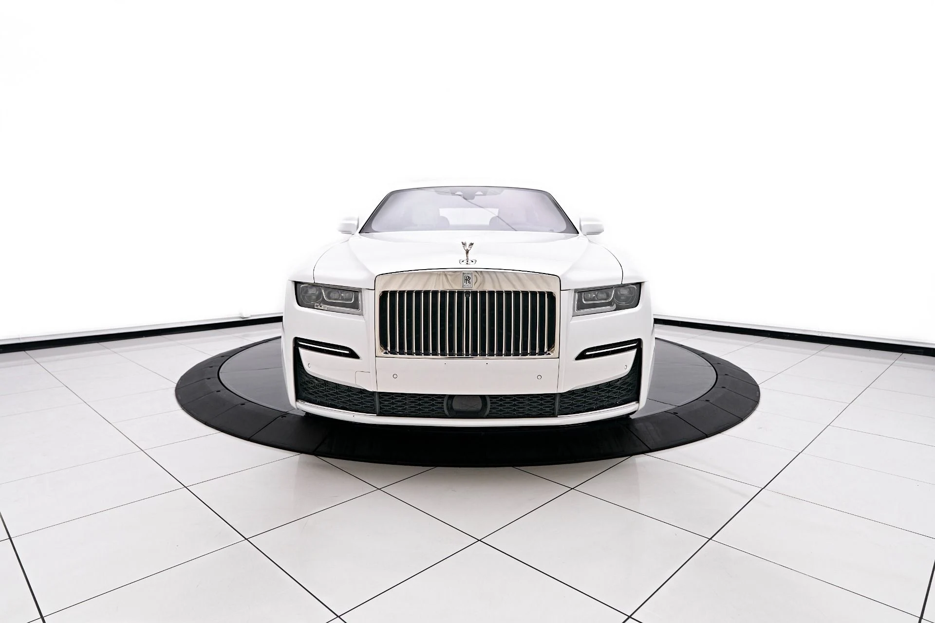 mph016_82315292_Used_2021_Rolls_Royce_Ghost_Base_1754512470_86de3acc3c