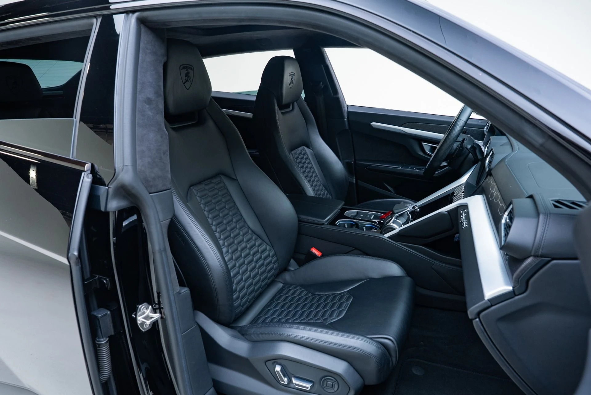 mph016_823255856_Used_2019_Lamborghini_Urus_1778703309_da39e7ba65