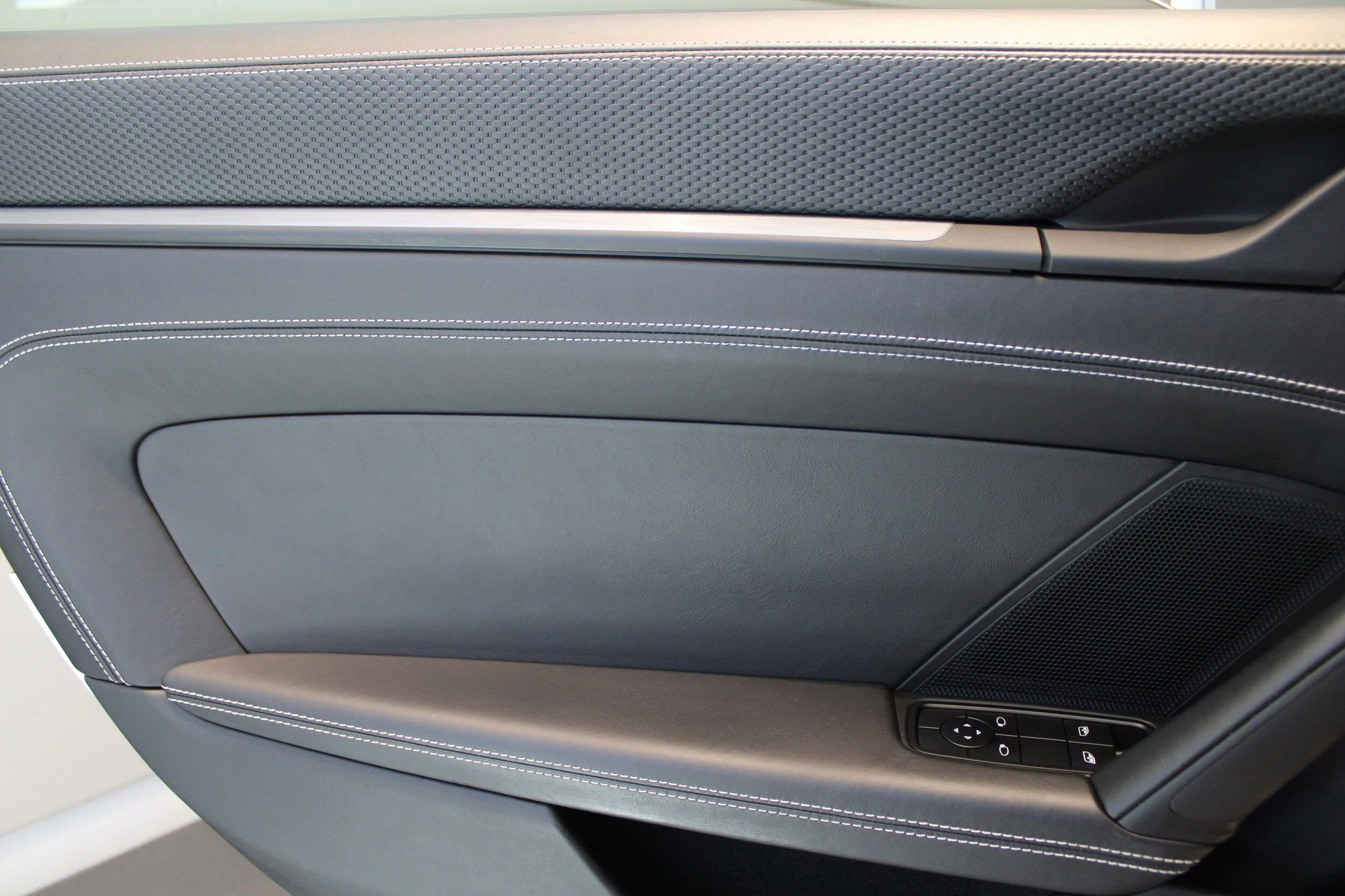 mph016_826887128_87921e7889d98342fb279a2842faeba1x_304bef3df4