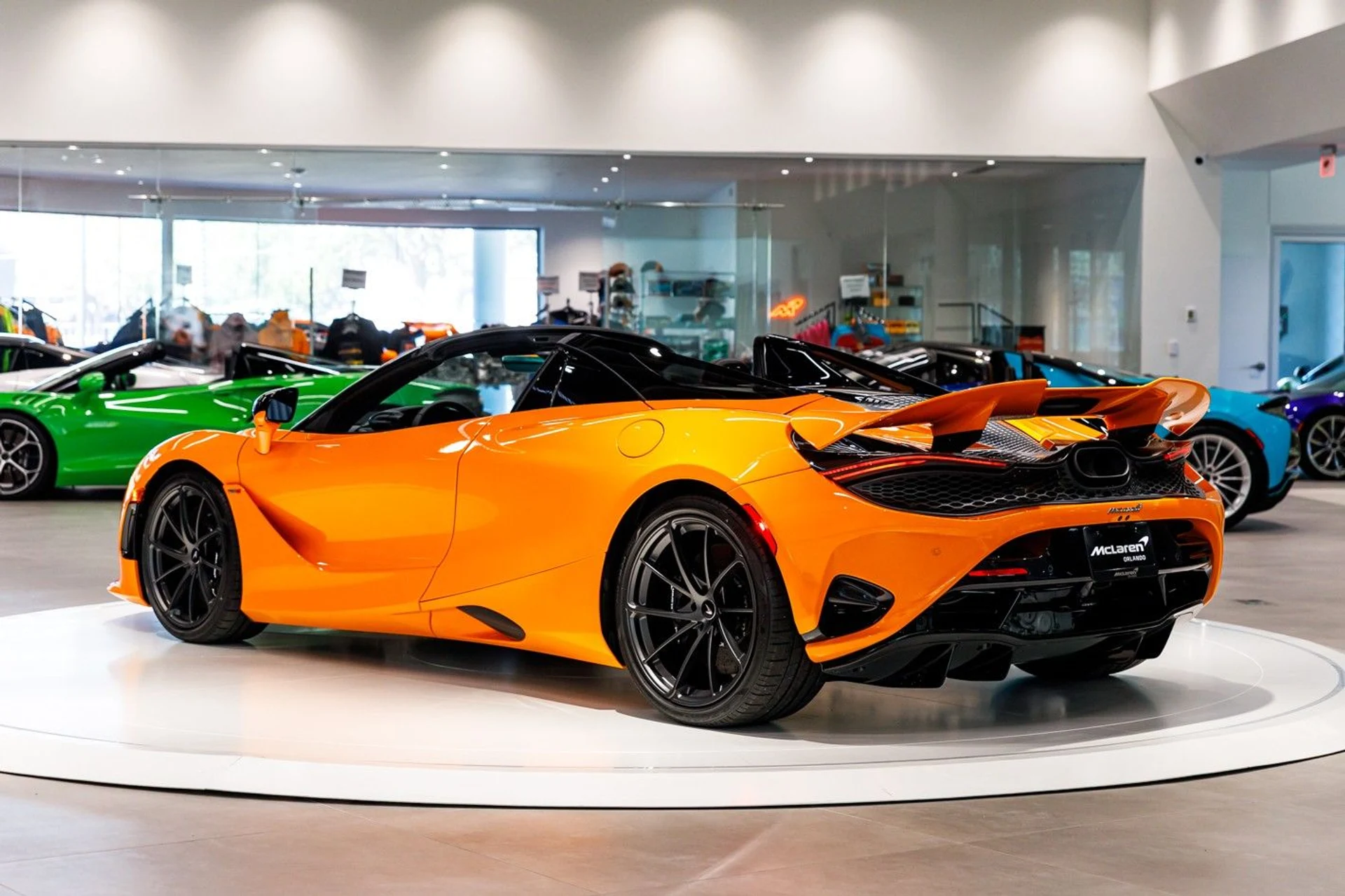 mph016_839269990_651_p17_l_cb03c27370