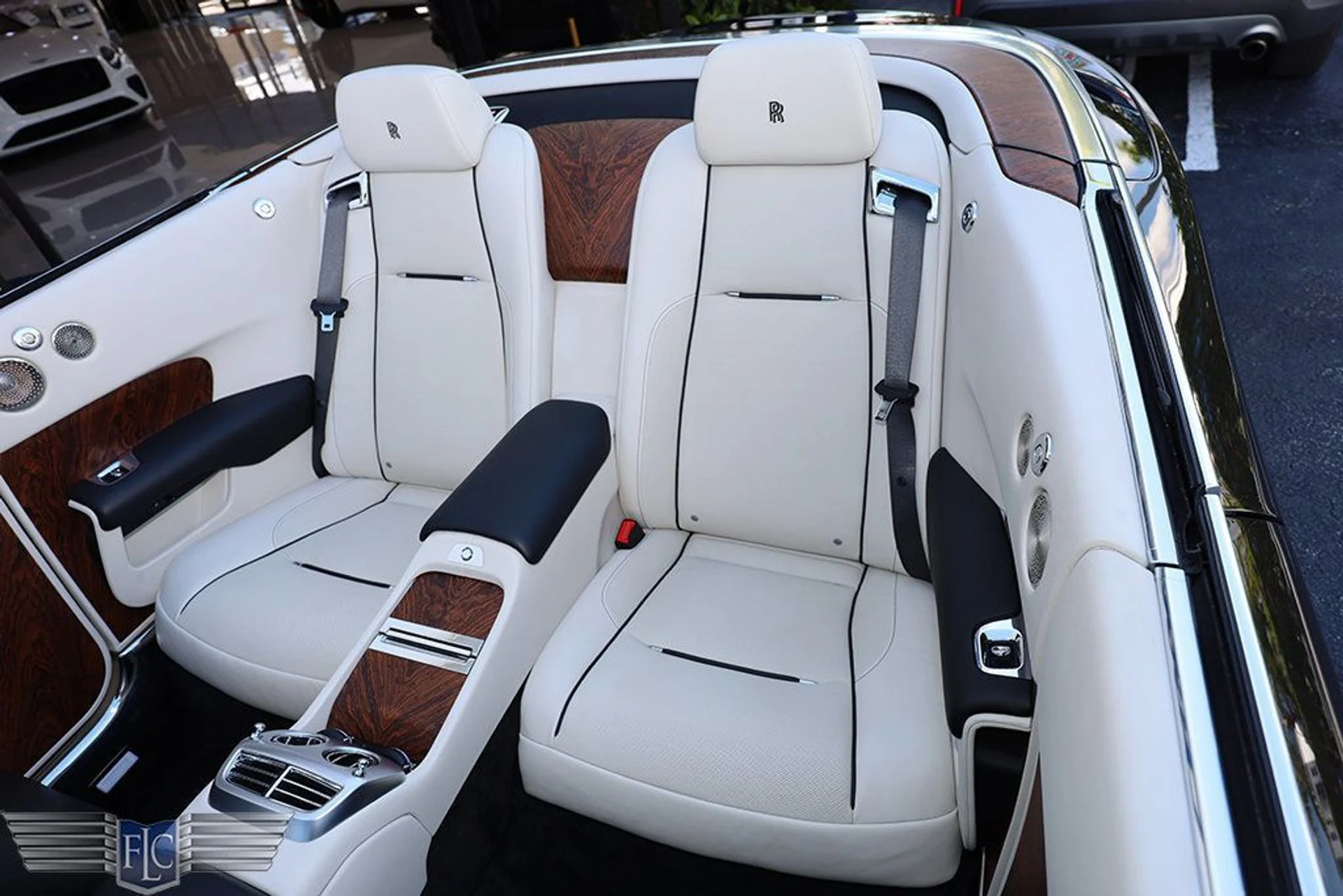 mph016_840478925_used_2017_rolls_royce_dawn_convertible_6305_22967978_17_1024_97672596c9