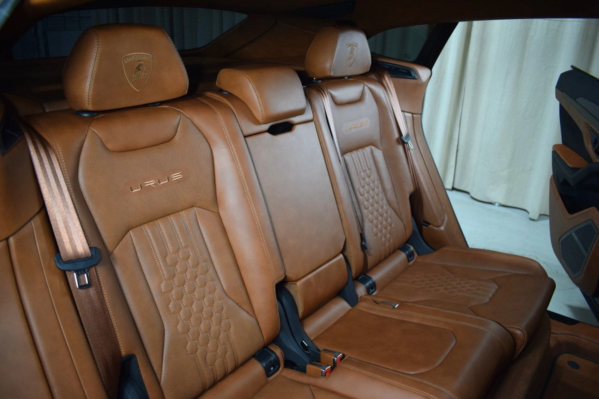 mph016_842392221_1532e0bec27abb445556dc091e4f2bb1x_b6c12c194b