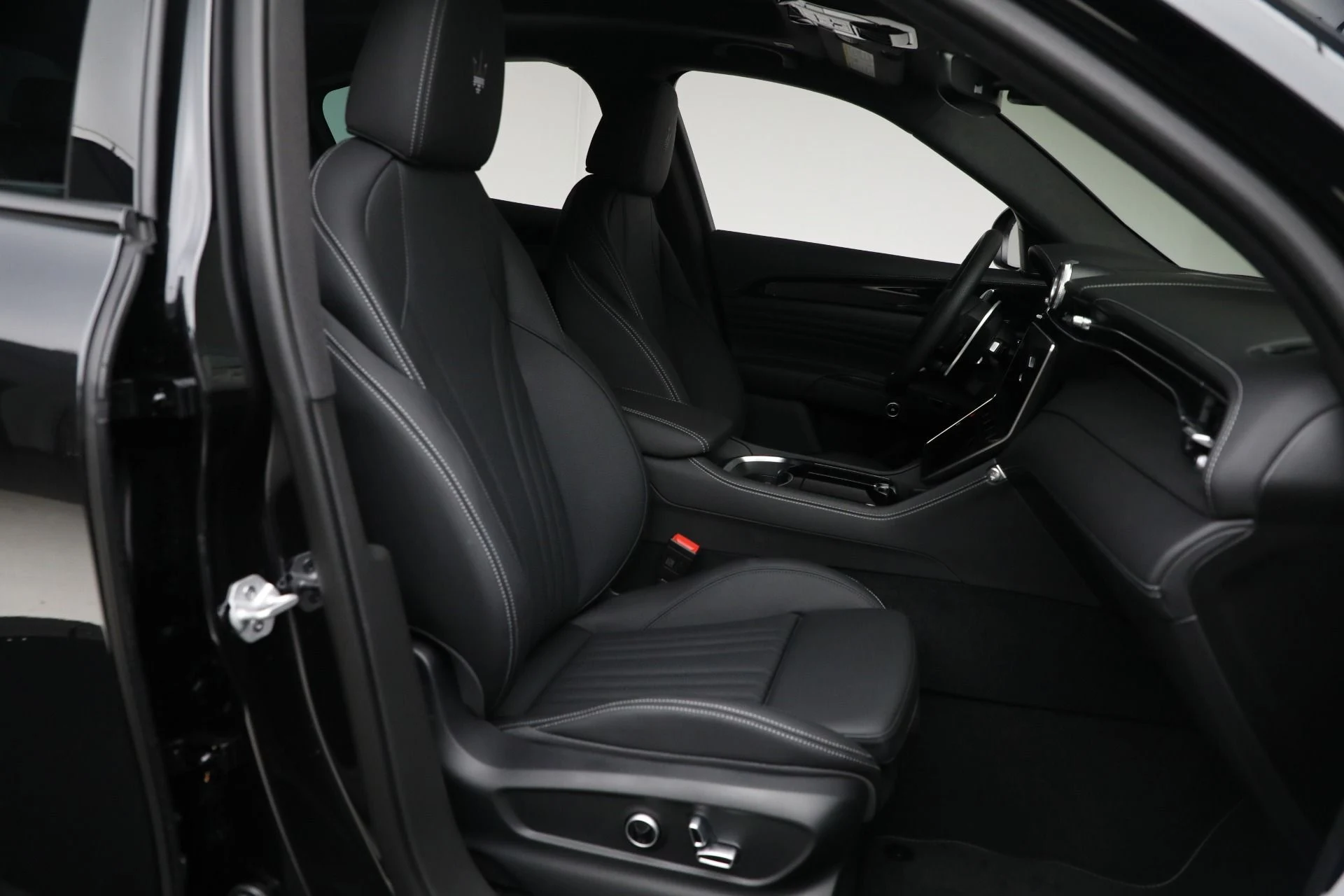 mph016_8433580_New_2025_Maserati_Grecale_Modena_1747326641_faac85246d