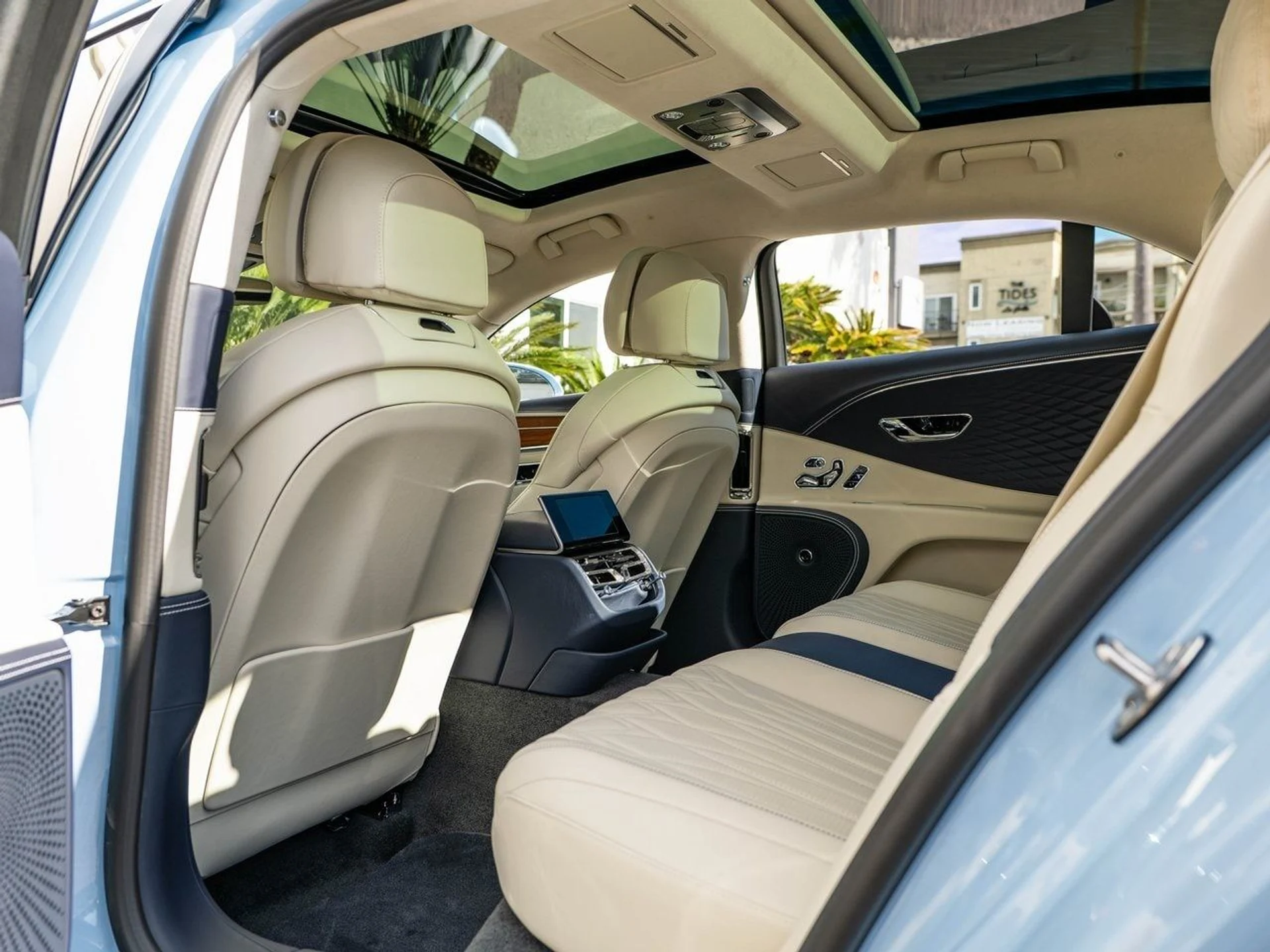 mph016_85041436_5fc661302312677e35d81e26cf6f6b53x_9036658a41