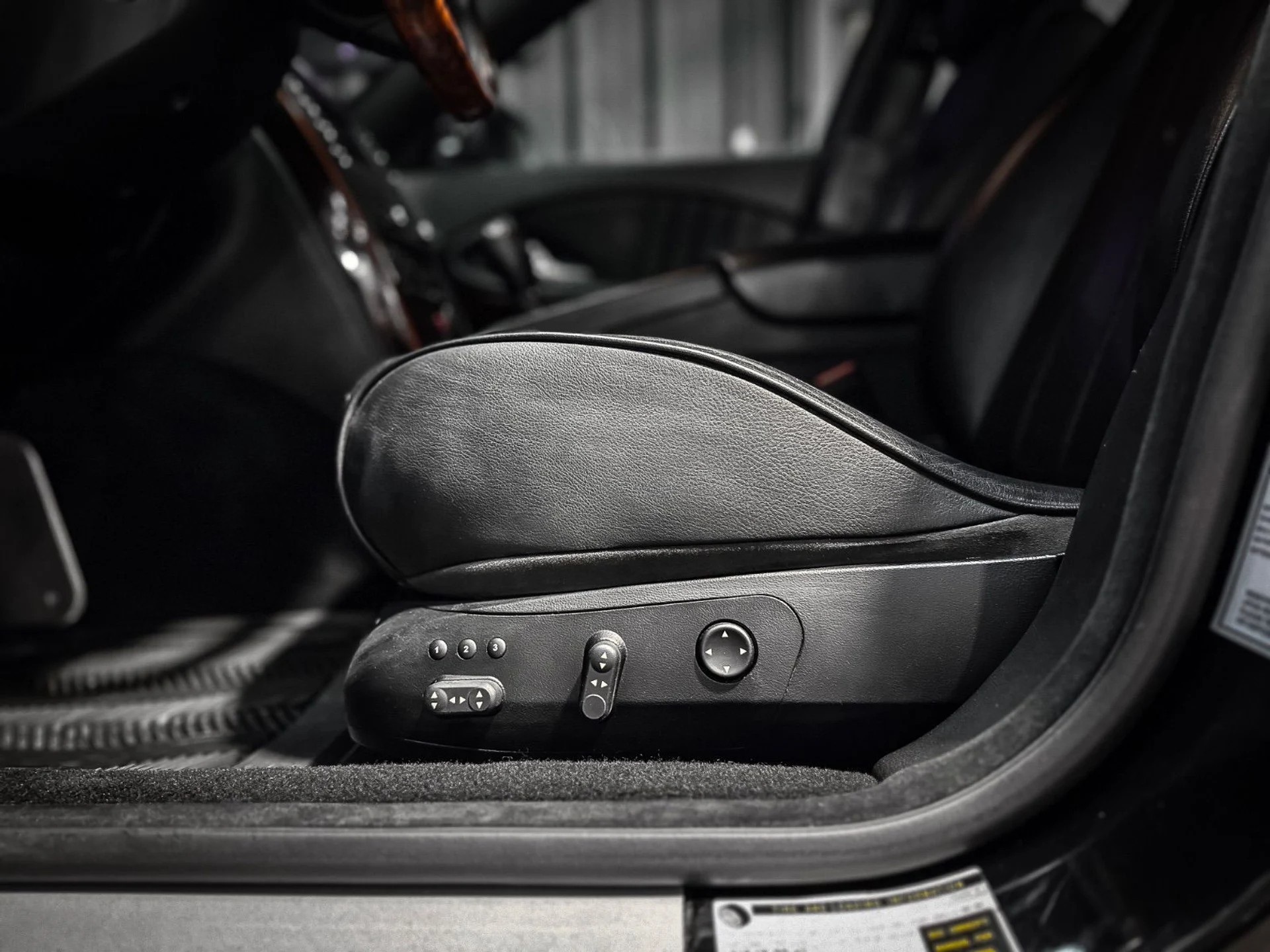 mph016_860646003_36879351_06213_2011_maserati_quattroporte_009_0f710f0c8f