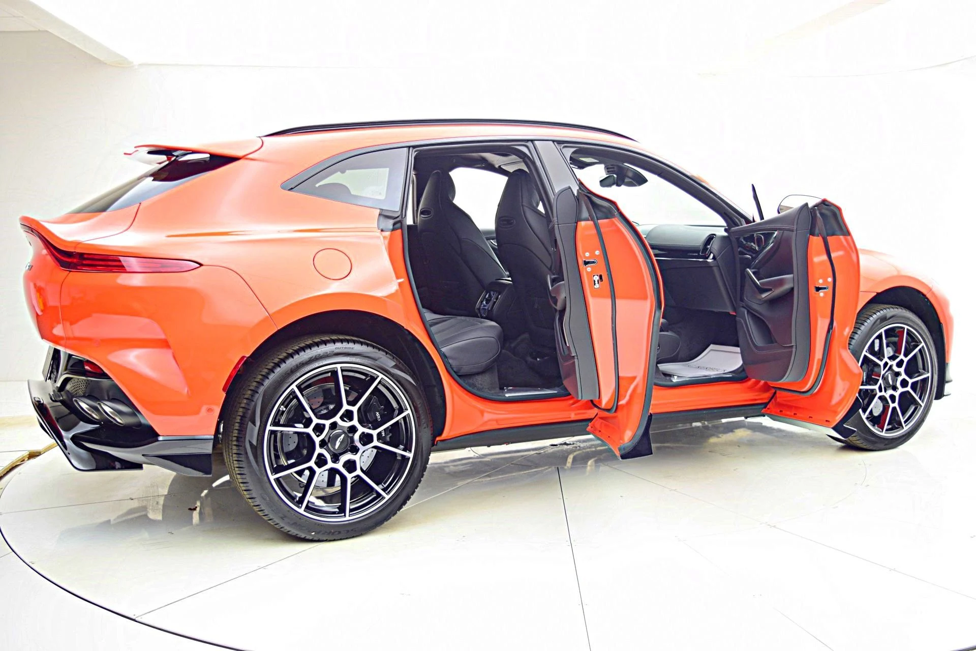 mph016_869457261_New_2025_Aston_Martin_DBX_707_841b1a1bbd