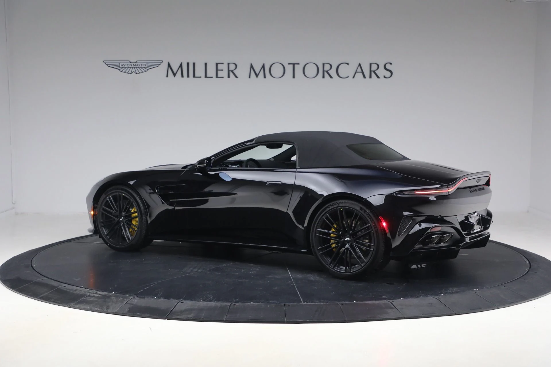 mph016_870750586_New_2026_Aston_Martin_Vantage_Roadster_1770848011_3a42b8909d