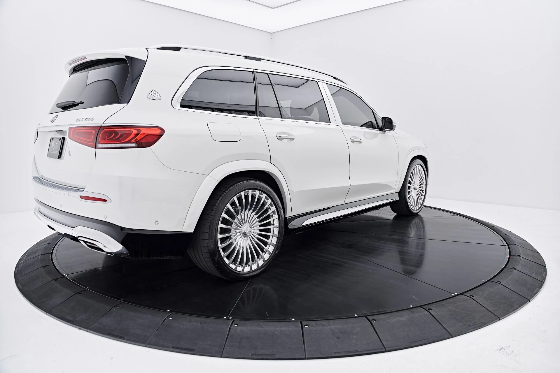 mph016_873671664_Used_2023_Mercedes_Benz_GLS_Maybach_GLS_600_1789174492_711fa24025