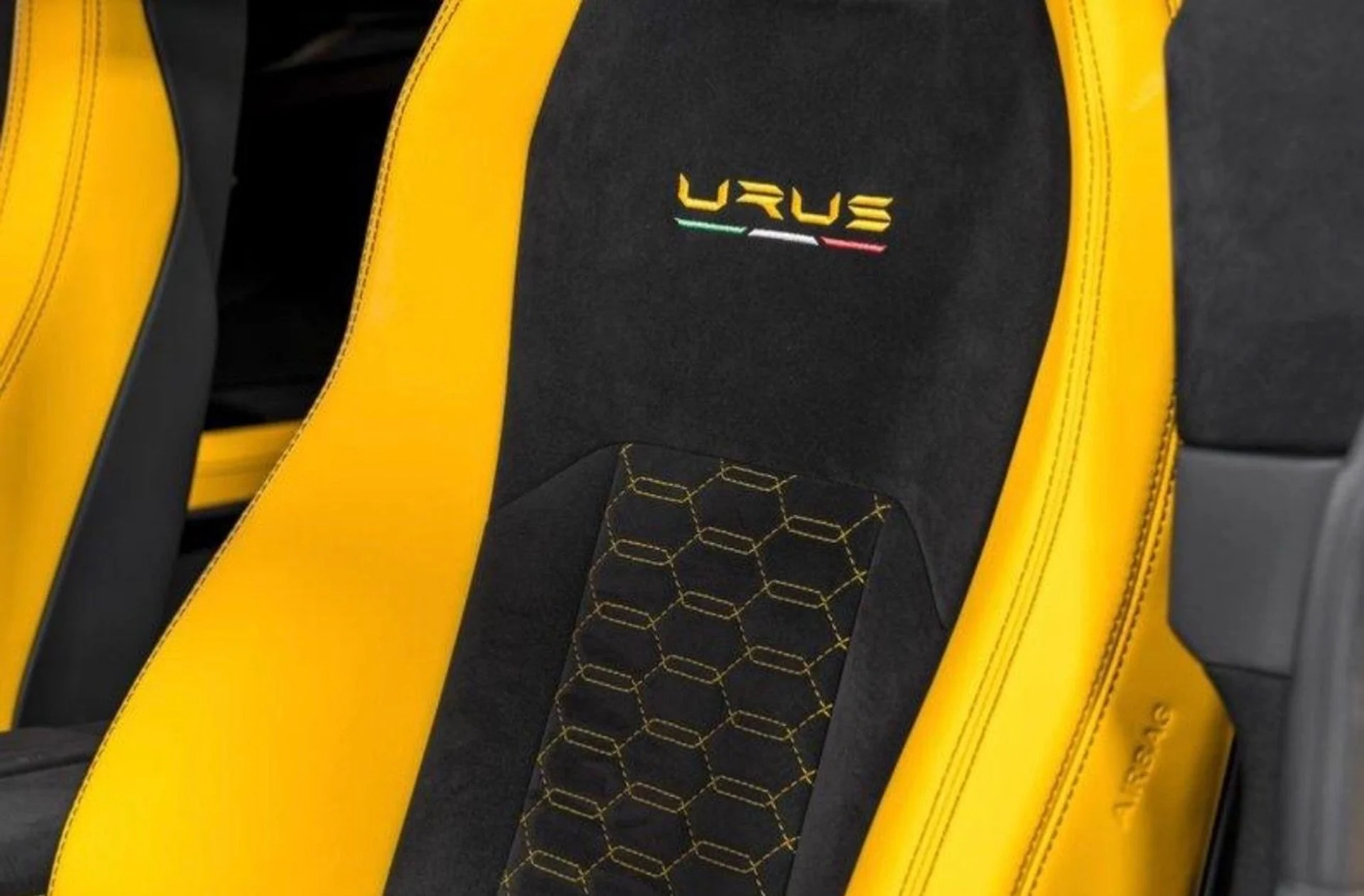 mph016_873726652_Used_2021_Lamborghini_Urus_1769032743_a03da9c237