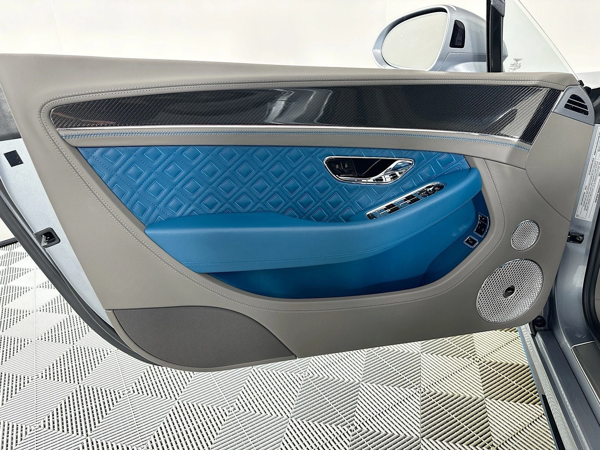 mph016_875811055_17_d18fc4f9c5