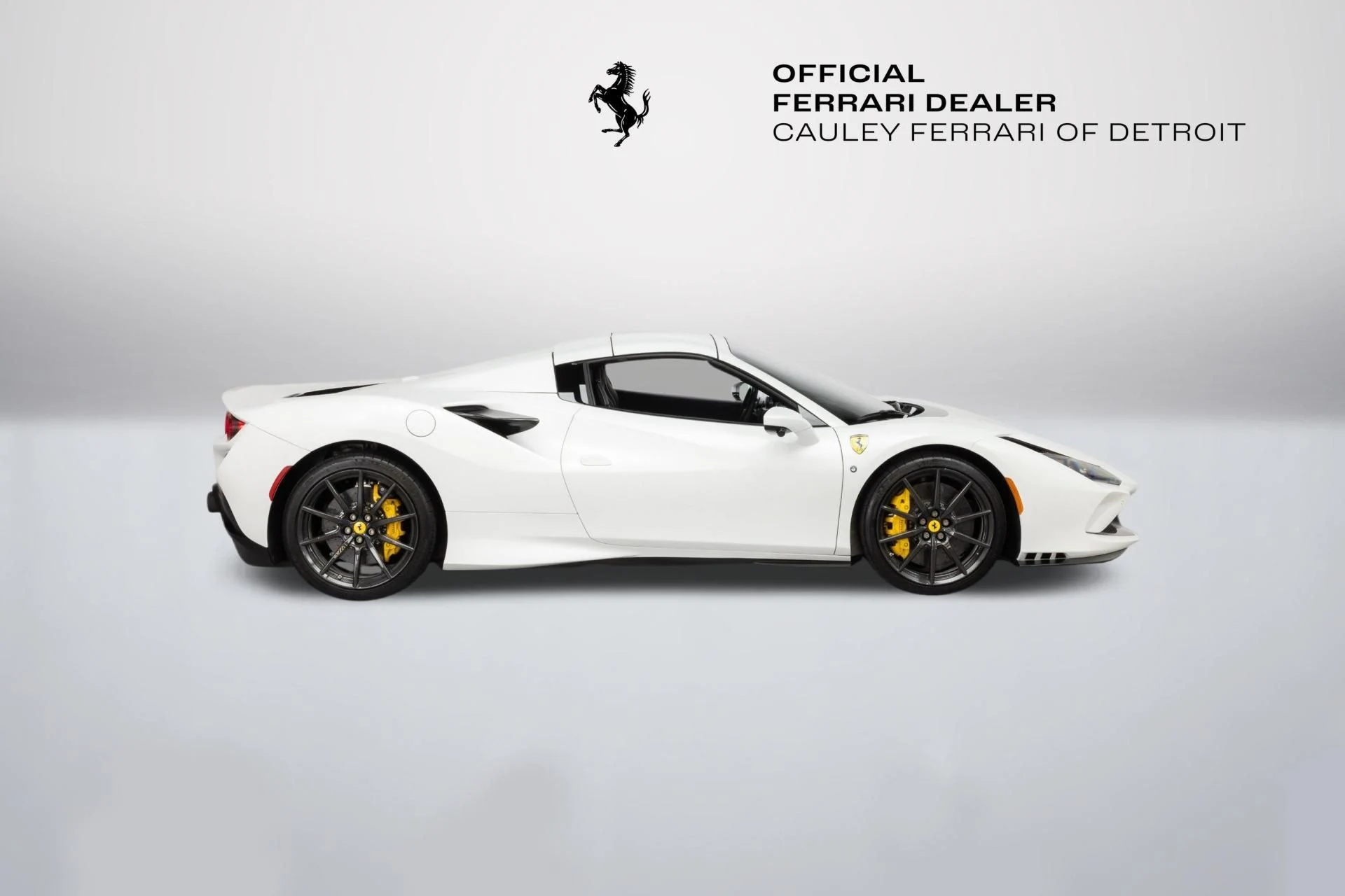mph016_878501699_Used_2022_Ferrari_F8_Spider_1789652686_30fc17e14b