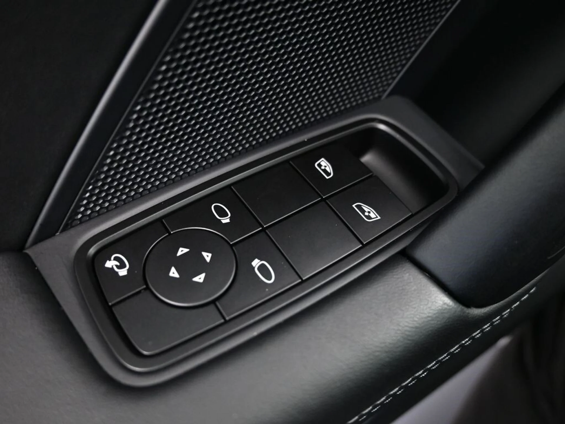 mph016_879192080_4b8355a285fb4f88d5bd46ab5e4ea29bx_4e0b8203f0