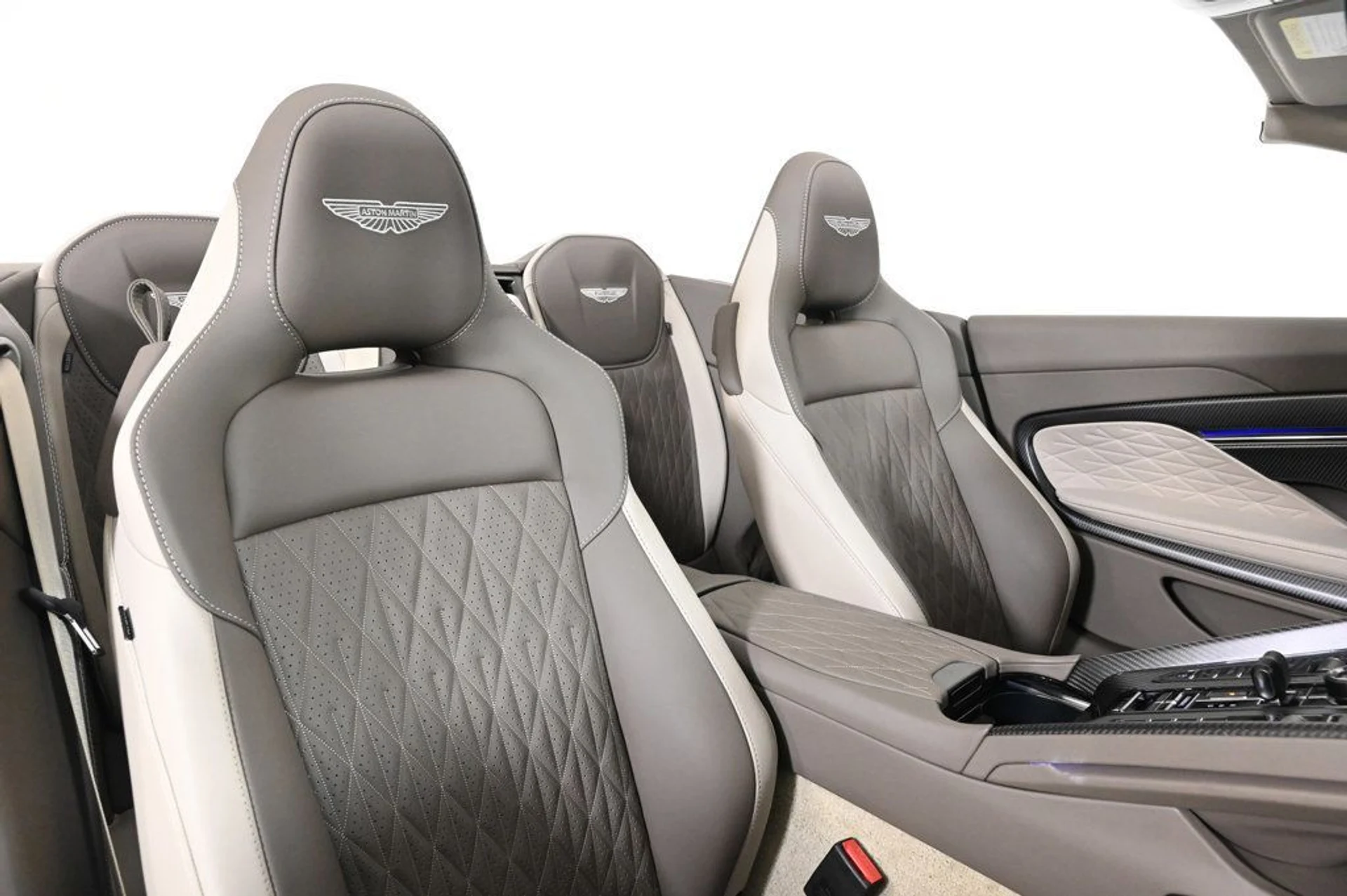 mph016_88597515_new_2026_aston_martin_db12_11350_22928535_16_1024_be891746f3