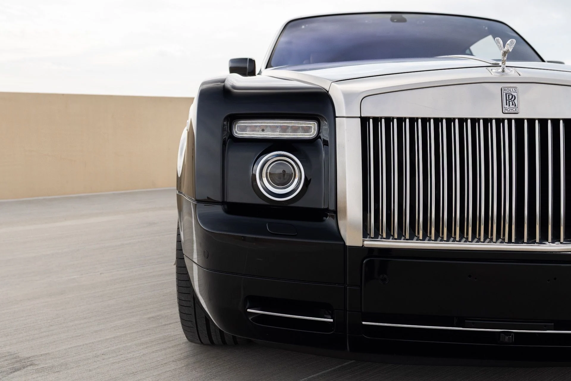 mph016_887108475_Used_2009_Rolls_Royce_Phantom_Drophead_Coupe_1775064256_6fb4aef770