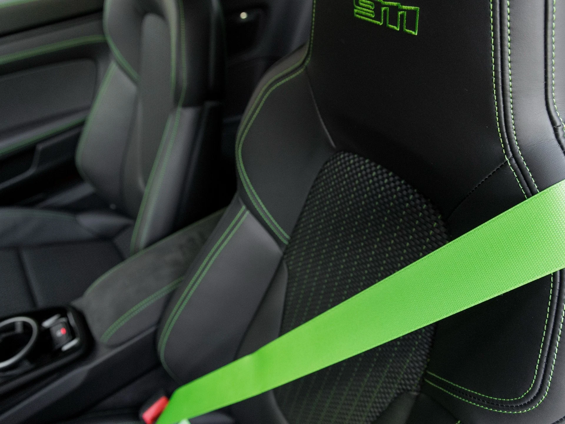 mph016_887419724_17_efd4446be3