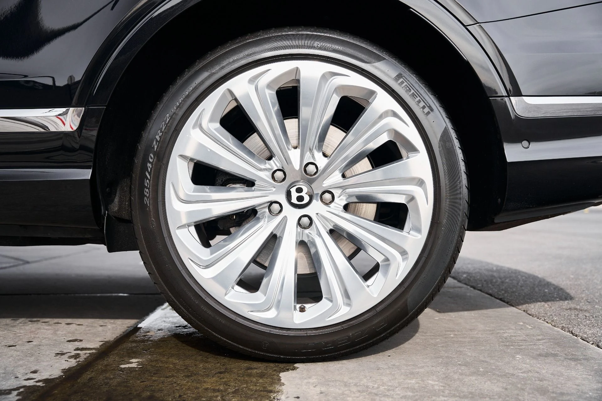 mph016_892937260_Used_2023_Bentley_Bentayga_EWB_Azure_1769048608_456709a47e