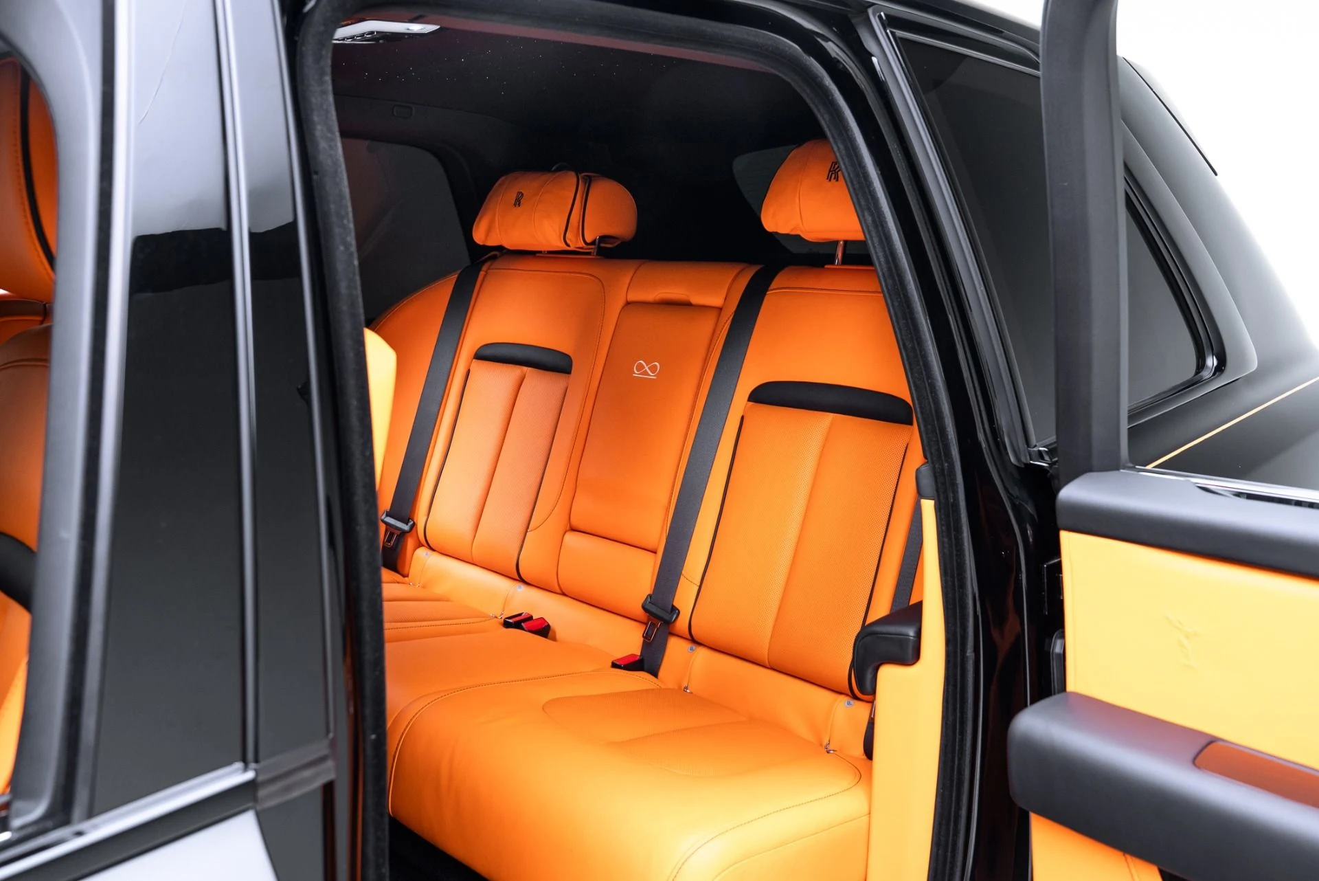 mph016_897749367_Used_2023_Rolls_Royce_Black_Badge_Cullinan_1775515525_79a2918cc4