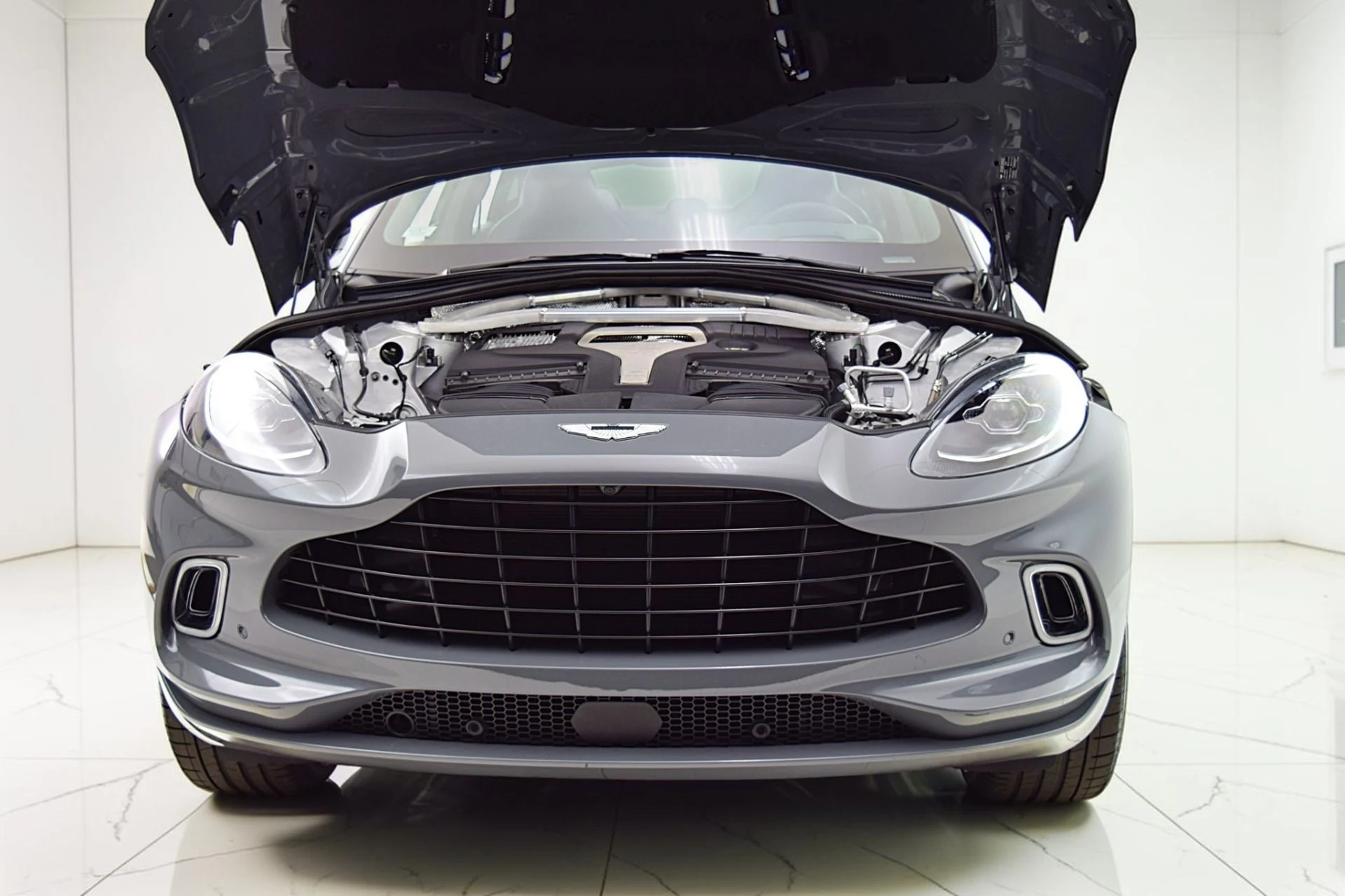mph016_901921881_Used_2023_Aston_Martin_DBX_57649397e5