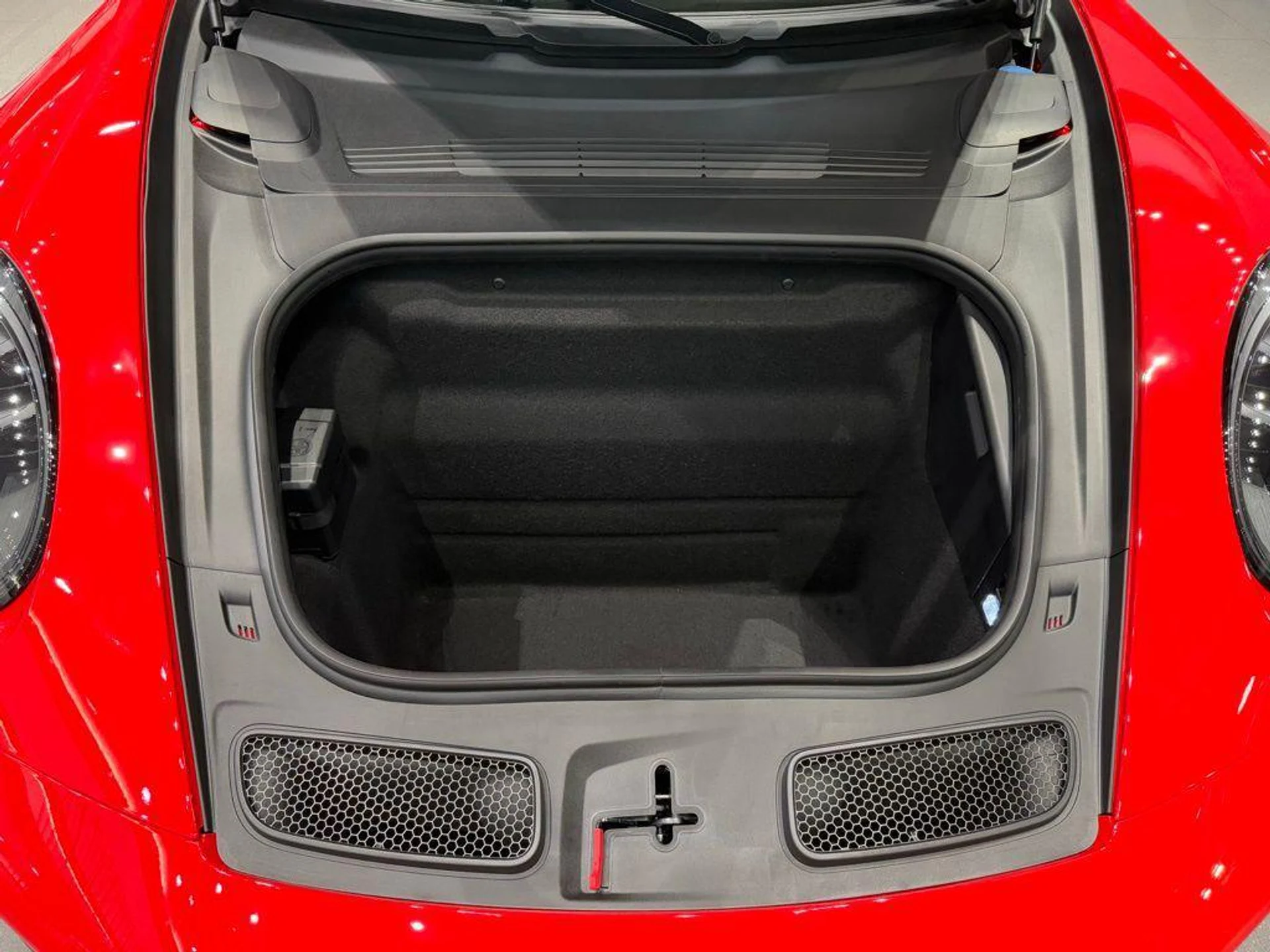 mph016_905977311_Pzqujk9_kg_Si_SI_4k_G_Ea_Qgcw_Gv8o_4d2da1b09c