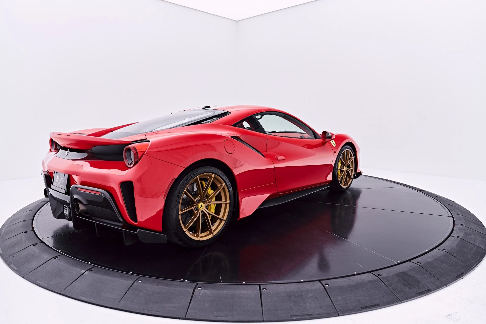 mph016_90876112_Used_2020_Ferrari_488_Pista_1783794208_7bba749621