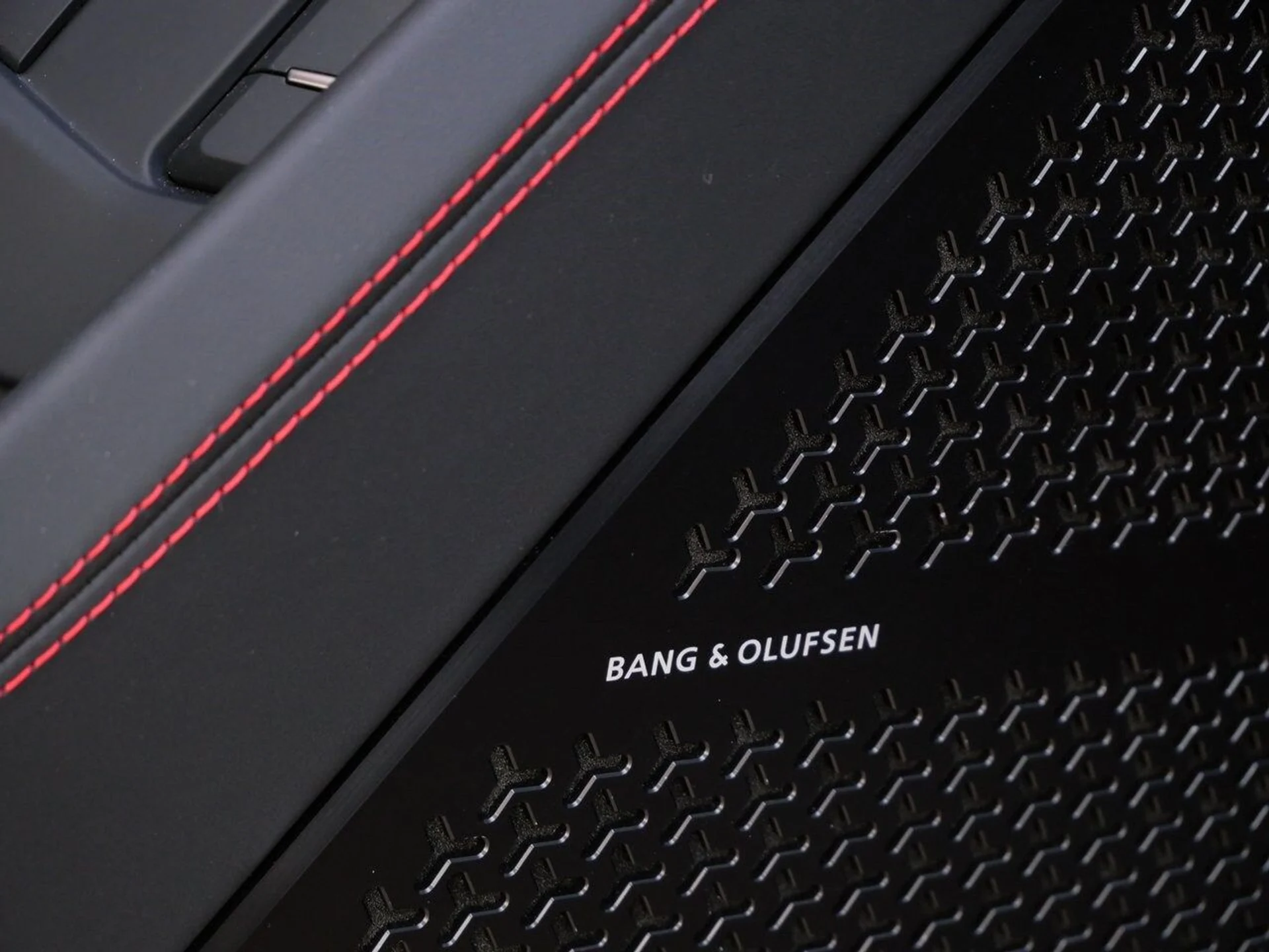 mph016_915012605_1ede4b64c416e169a40e4f69e31d4d15x_5dda6e5bee