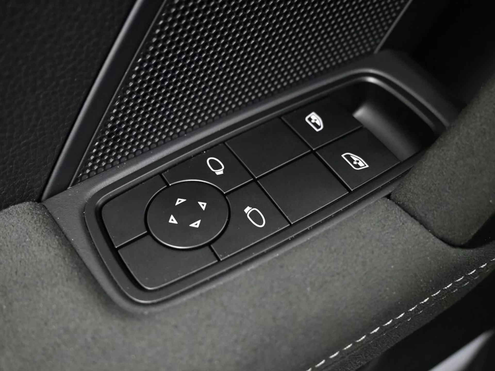 mph016_919973771_46fd035840f40248721198bb6612a772x_10bab855d2