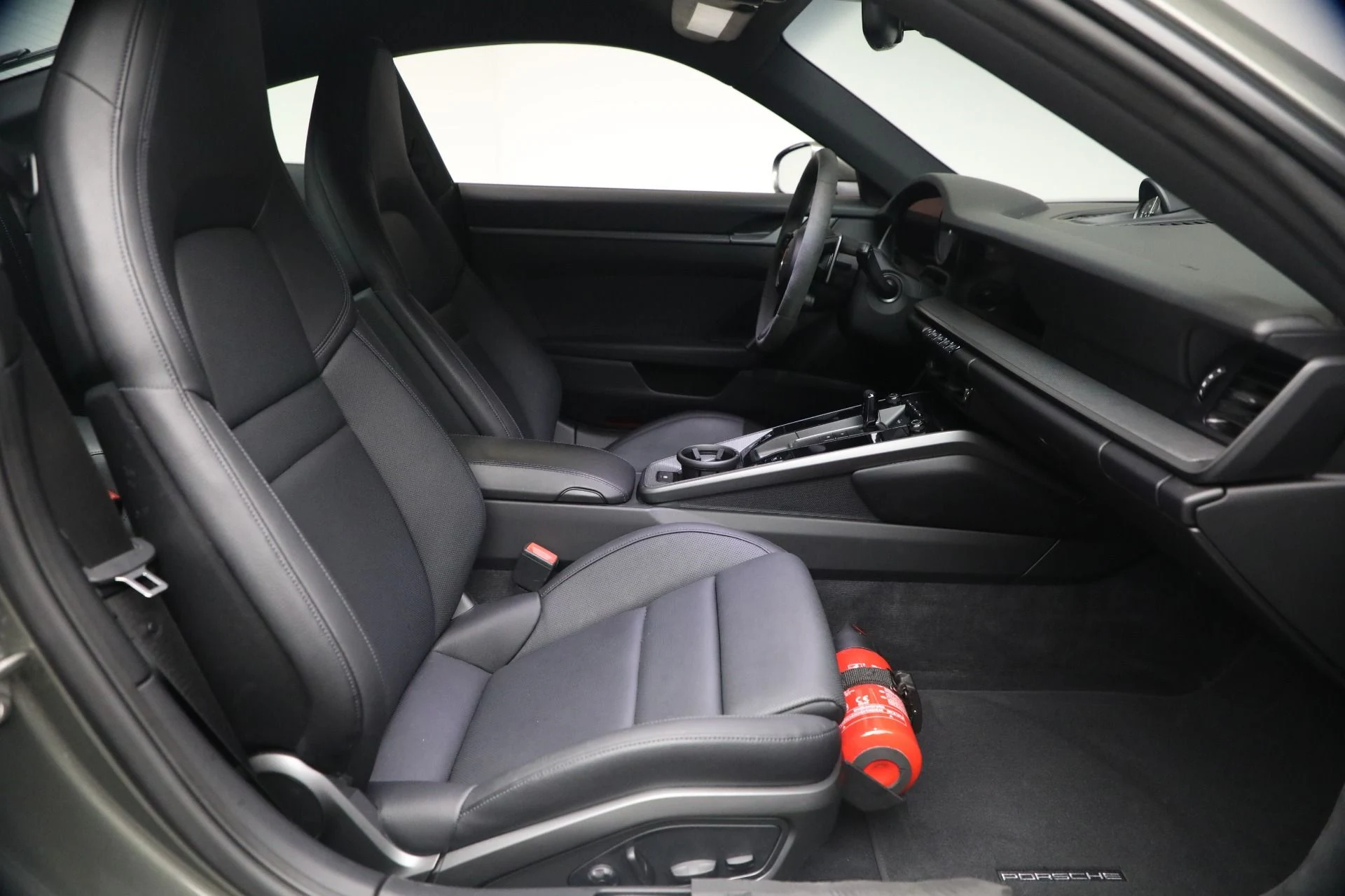 mph016_941046718_Used_2022_Porsche_911_Carrera_1765579996_ab329d47f2