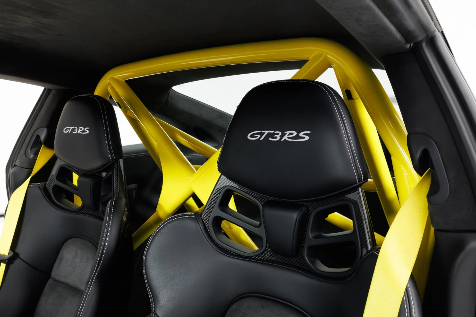 mph016_943148930_Used_2016_Porsche_911_GT_3_RS_1775150677_7e10e3a267