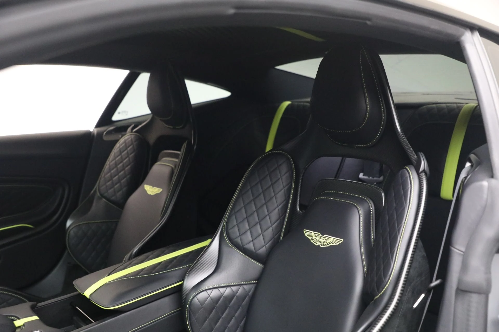 mph016_954246172_Used_2023_Aston_Martin_DBS_770_Ultimate_1786363403_f922e2129e