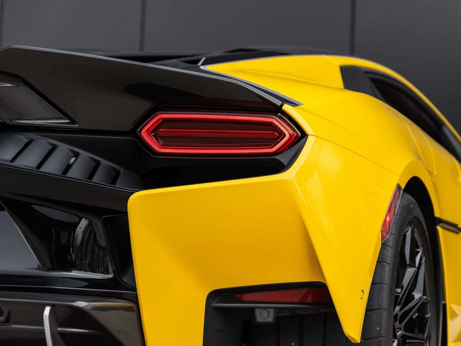 mph016_956973482_17_9974034223