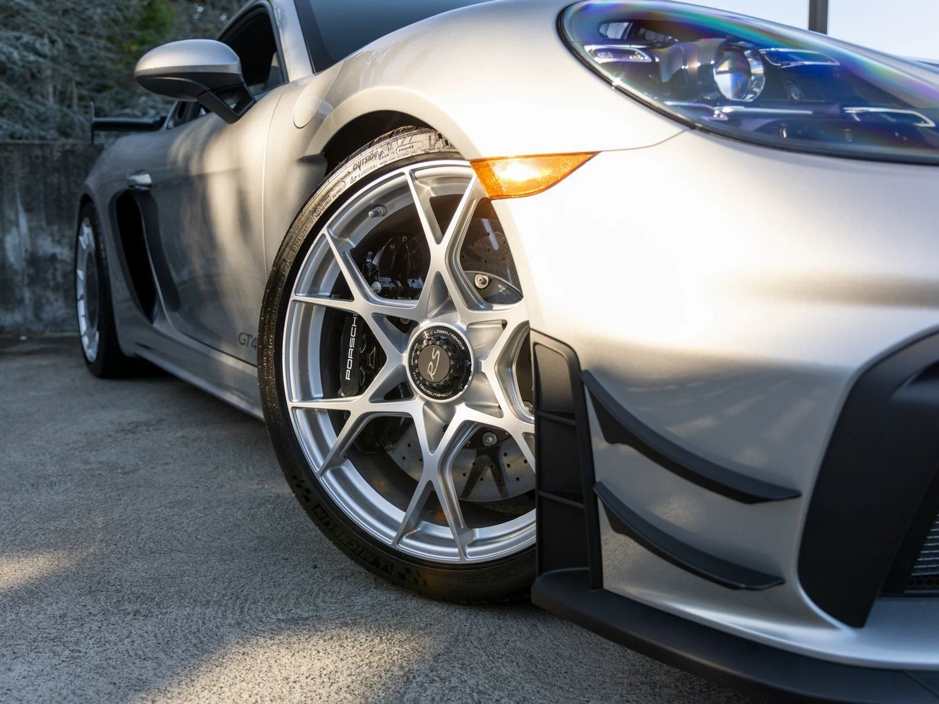 mph016_963176032_17_b39f304f38