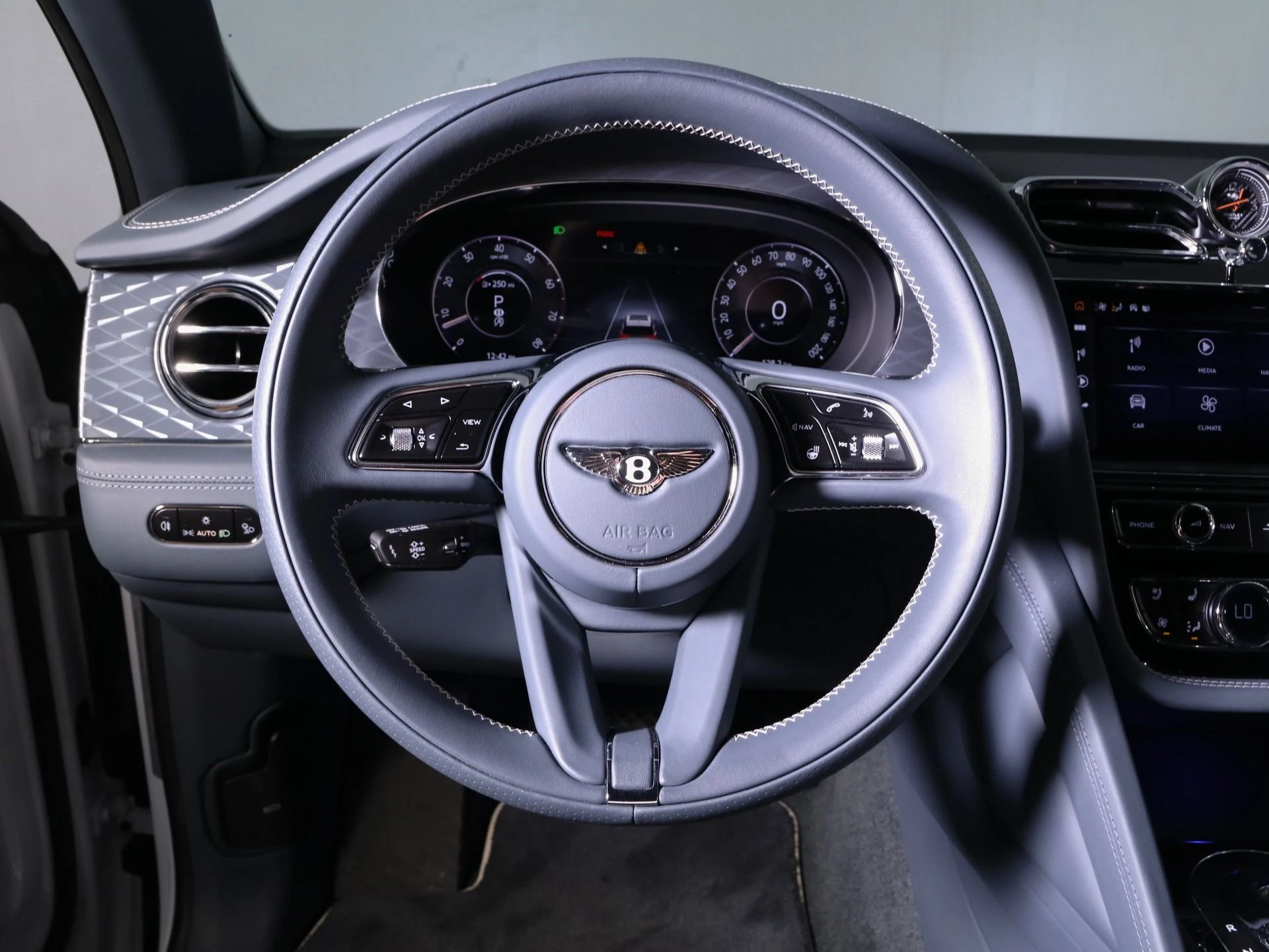 mph016_978940847_Used_2024_Bentley_Bentayga_EWB_1757480370_b51e9ba5d2