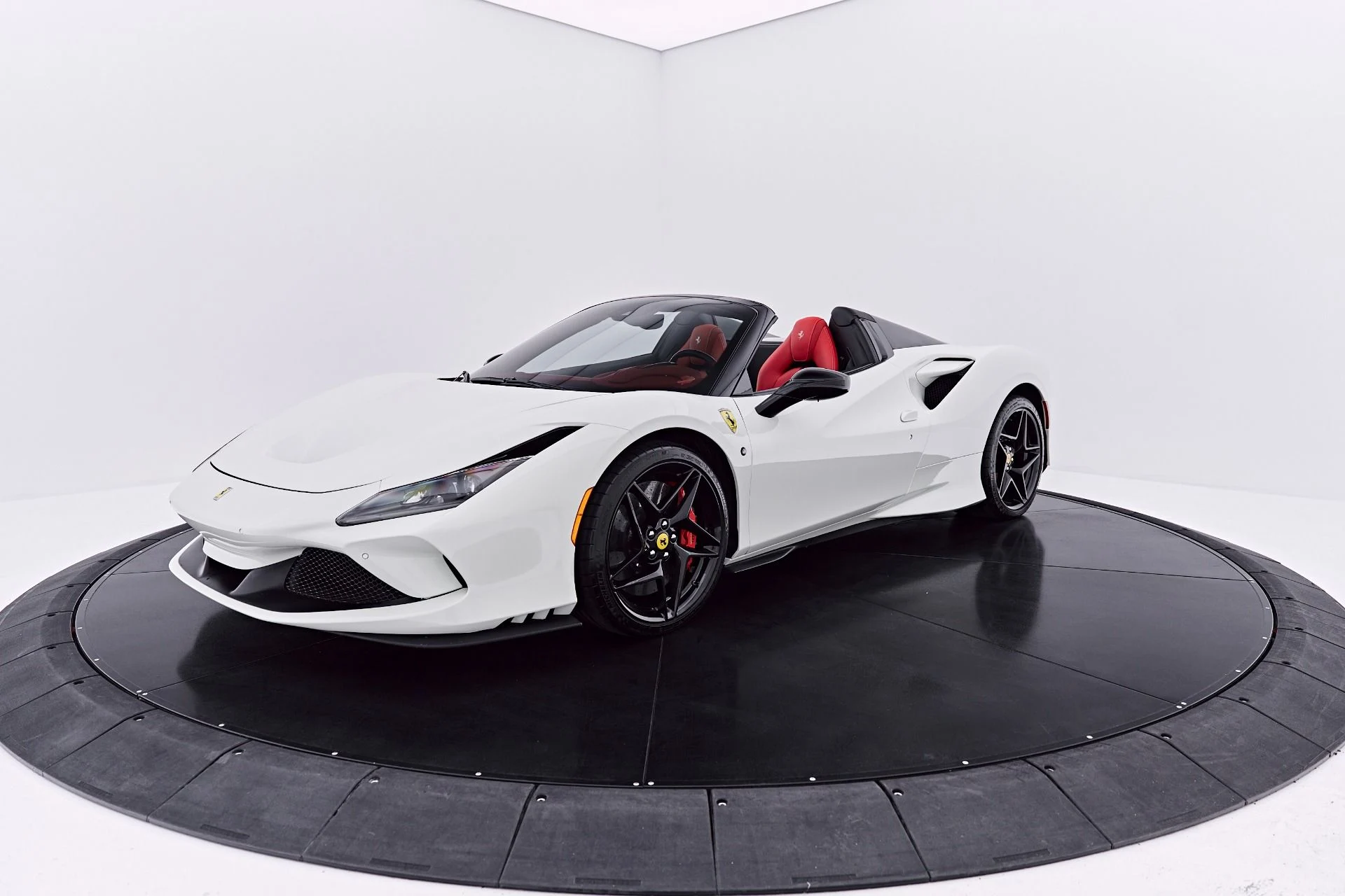 mph016_979524253_Used_2022_Ferrari_F8_Spider_Base_1784162245_fea97fa8fa