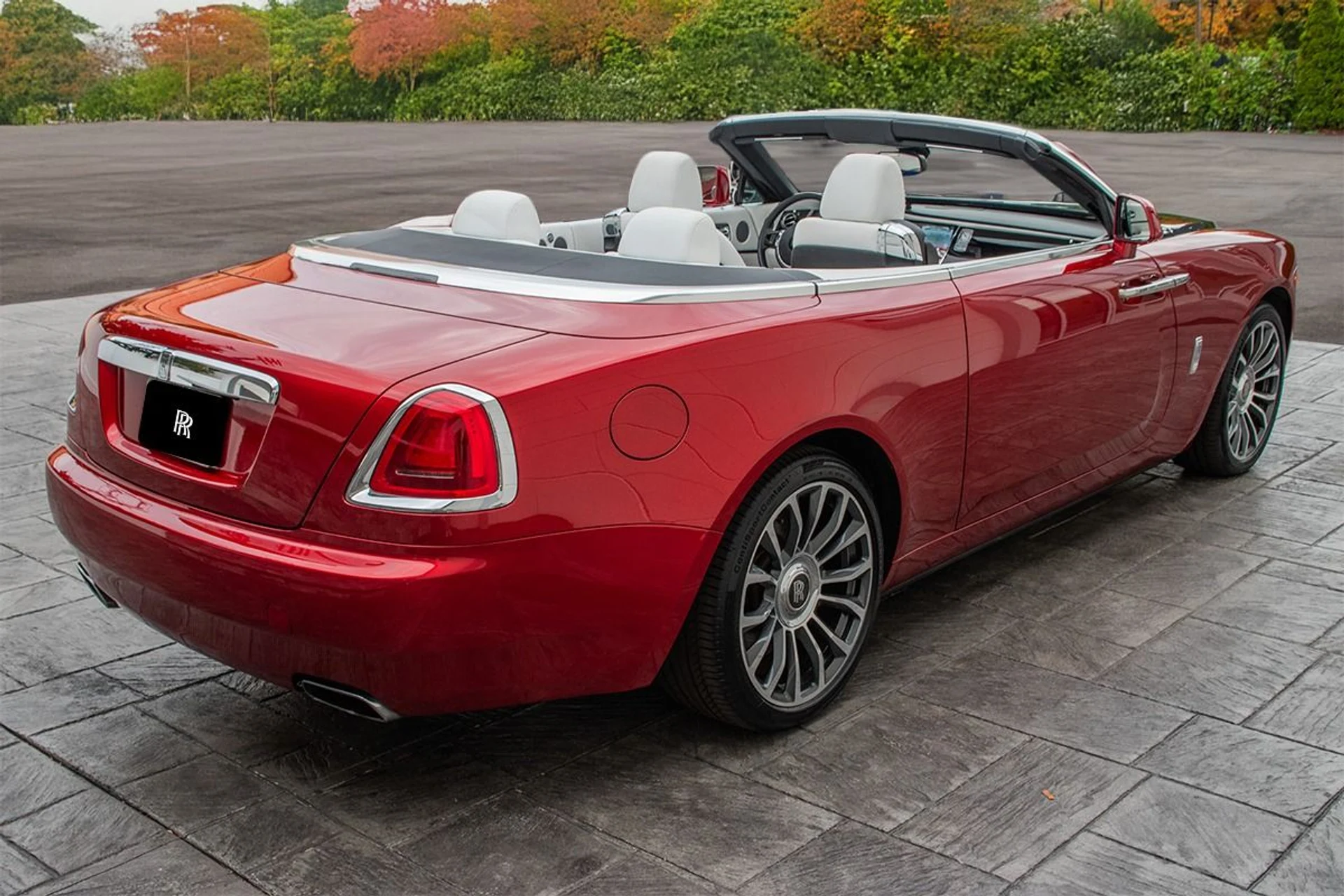 mph016_979761469_Used_2018_Rolls_Royce_Dawn_1730954781_219f135865