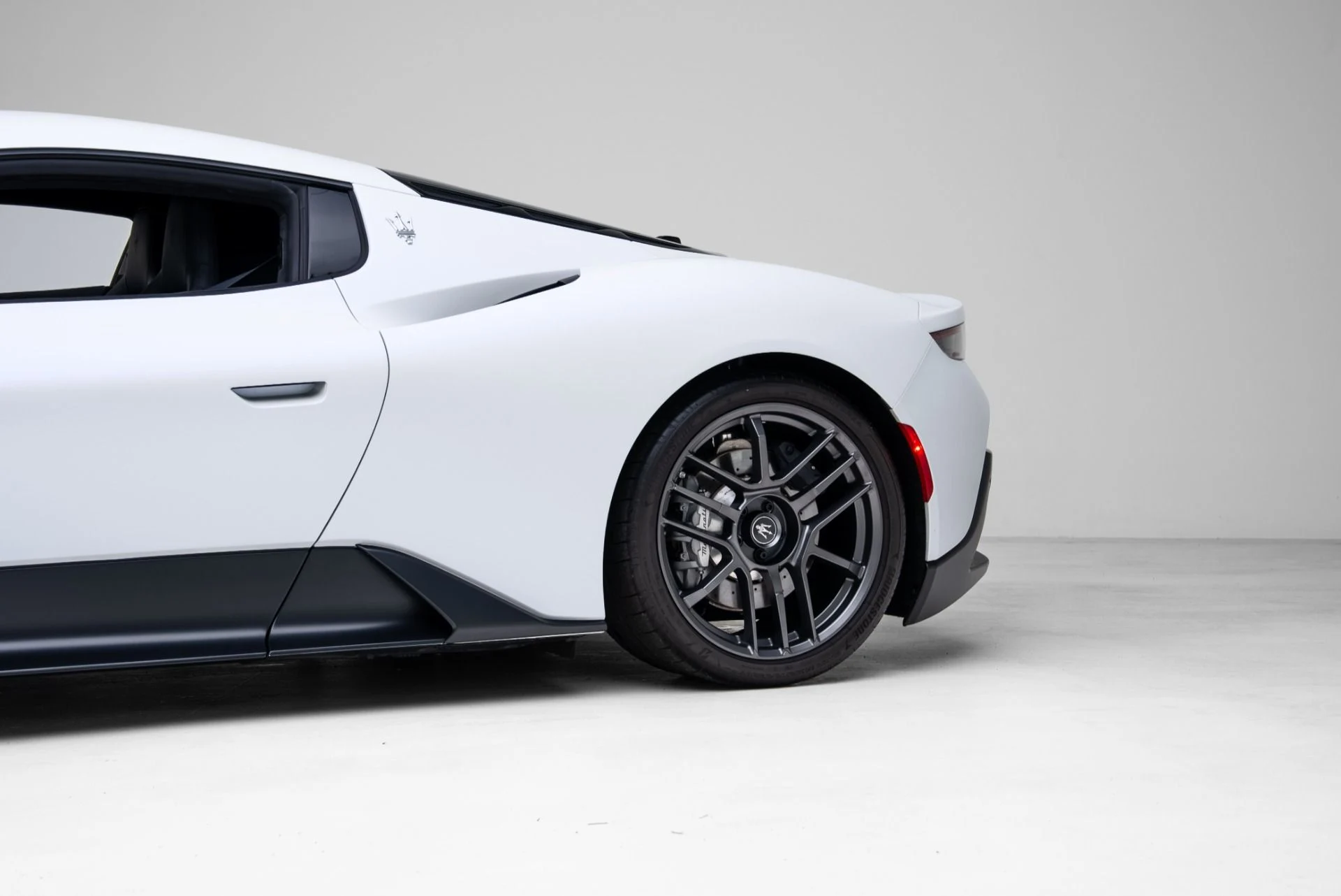mph016_984704793_Used_2023_Maserati_MC_20_1771372792_eff8c9feed