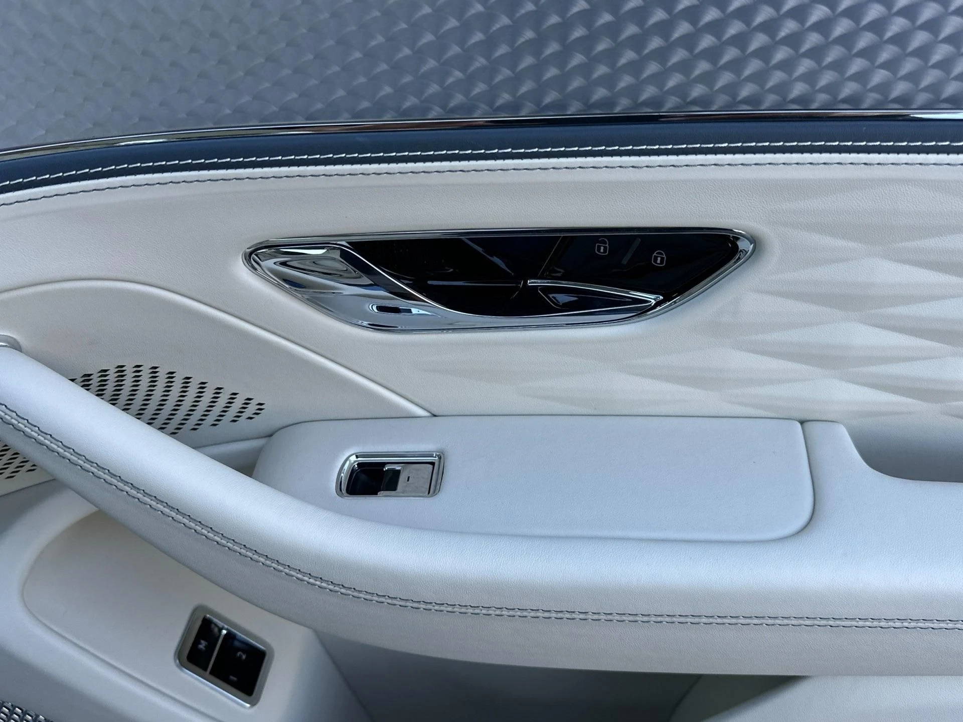 mph016_987519240_Used_2024_Bentley_Flying_Spur_S_1760603851_cf1d5f79a8