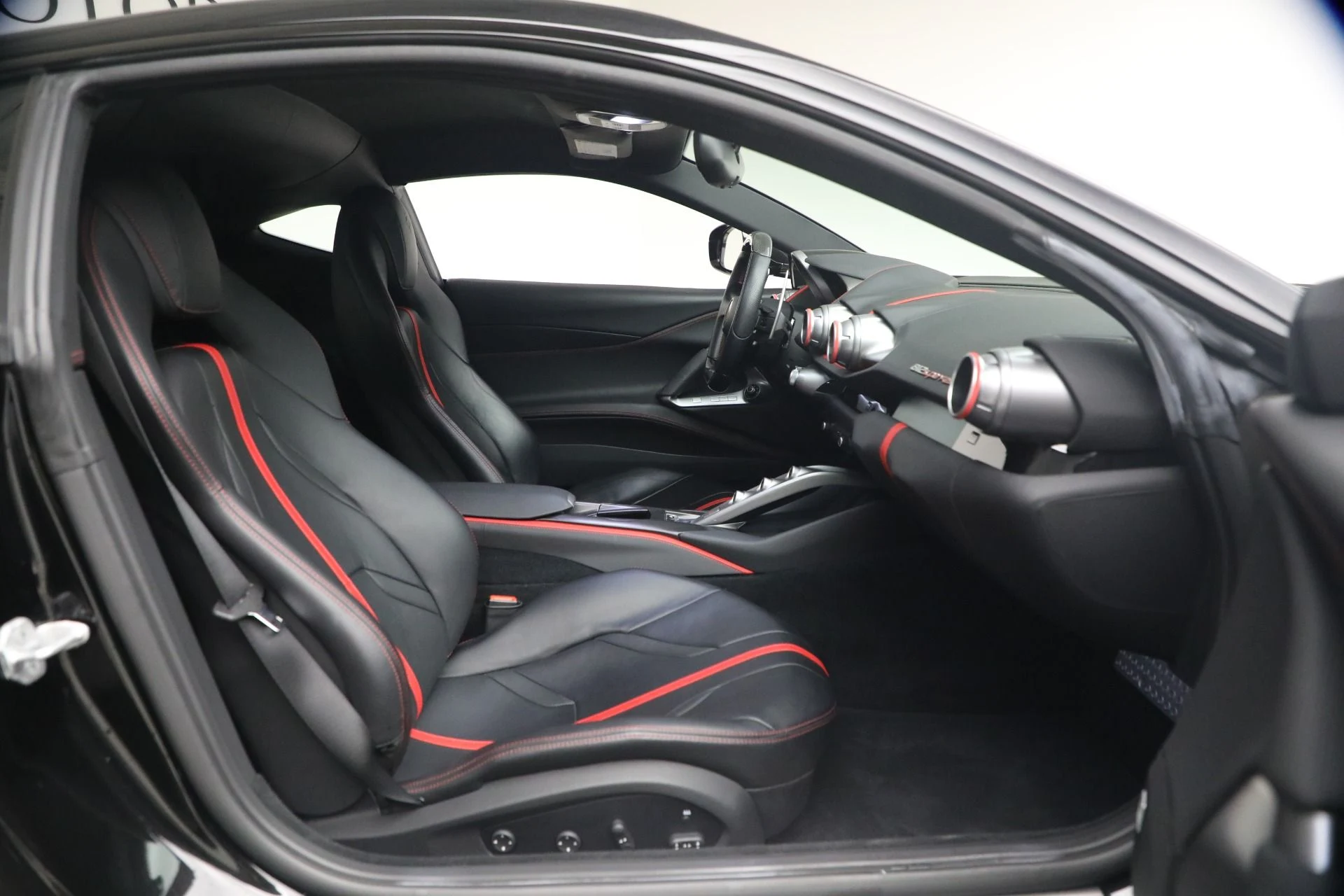 mph016_987520734_Used_2019_Ferrari_812_Superfast_1776271226_9815690e2f