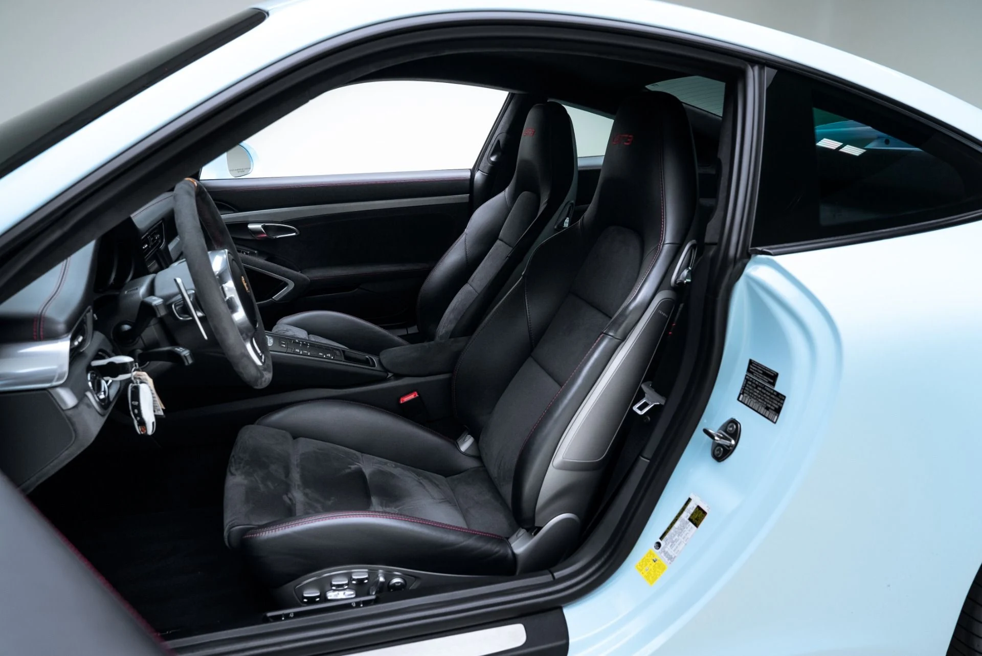 mph016_98759421_Used_2015_Porsche_911_GT_3_1774894986_a28143317f