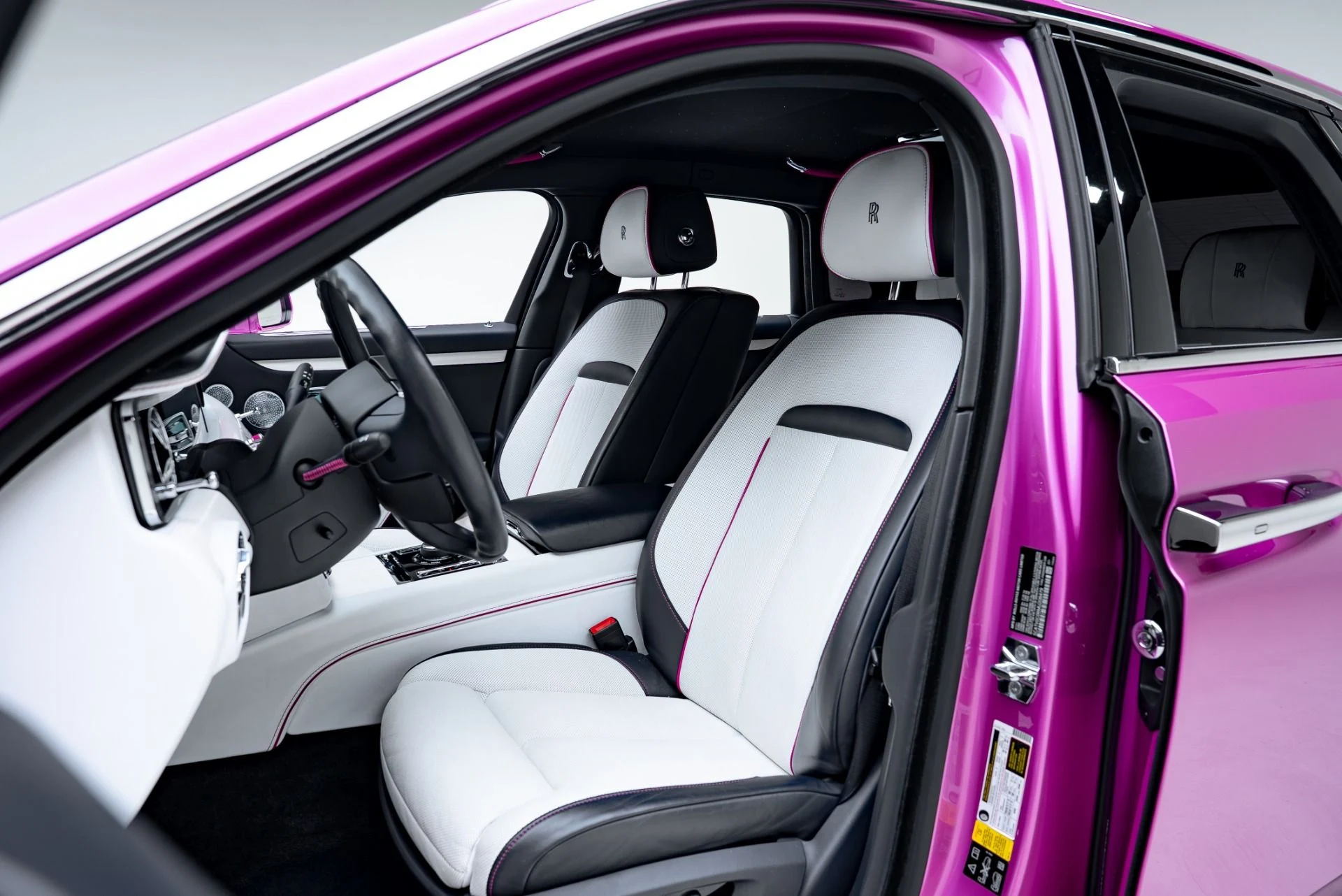 mph016_99516472_Used_2021_Rolls_Royce_Ghost_1777047146_d30ac612ed