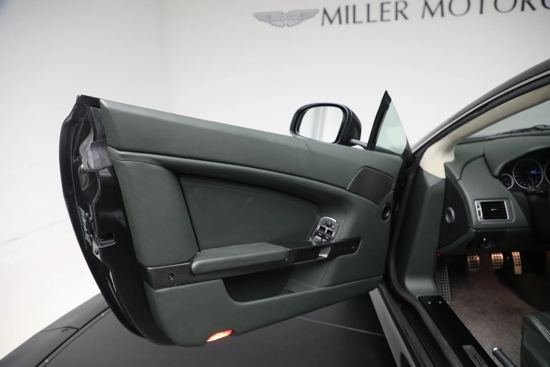 mph016_996827883_Used_2011_Aston_Martin_V12_Vantage_9dc2f72c36