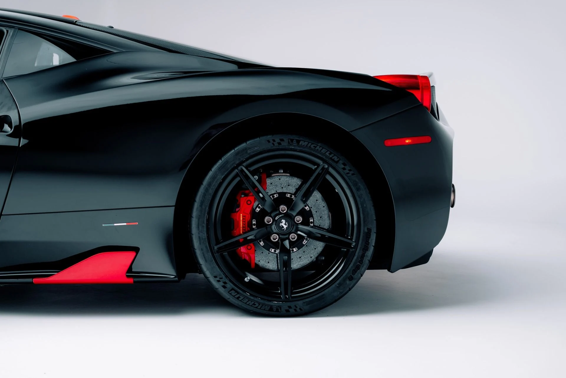 mph016_99747719_Used_2015_Ferrari_458_Speciale_1763680204_44b7dc833b