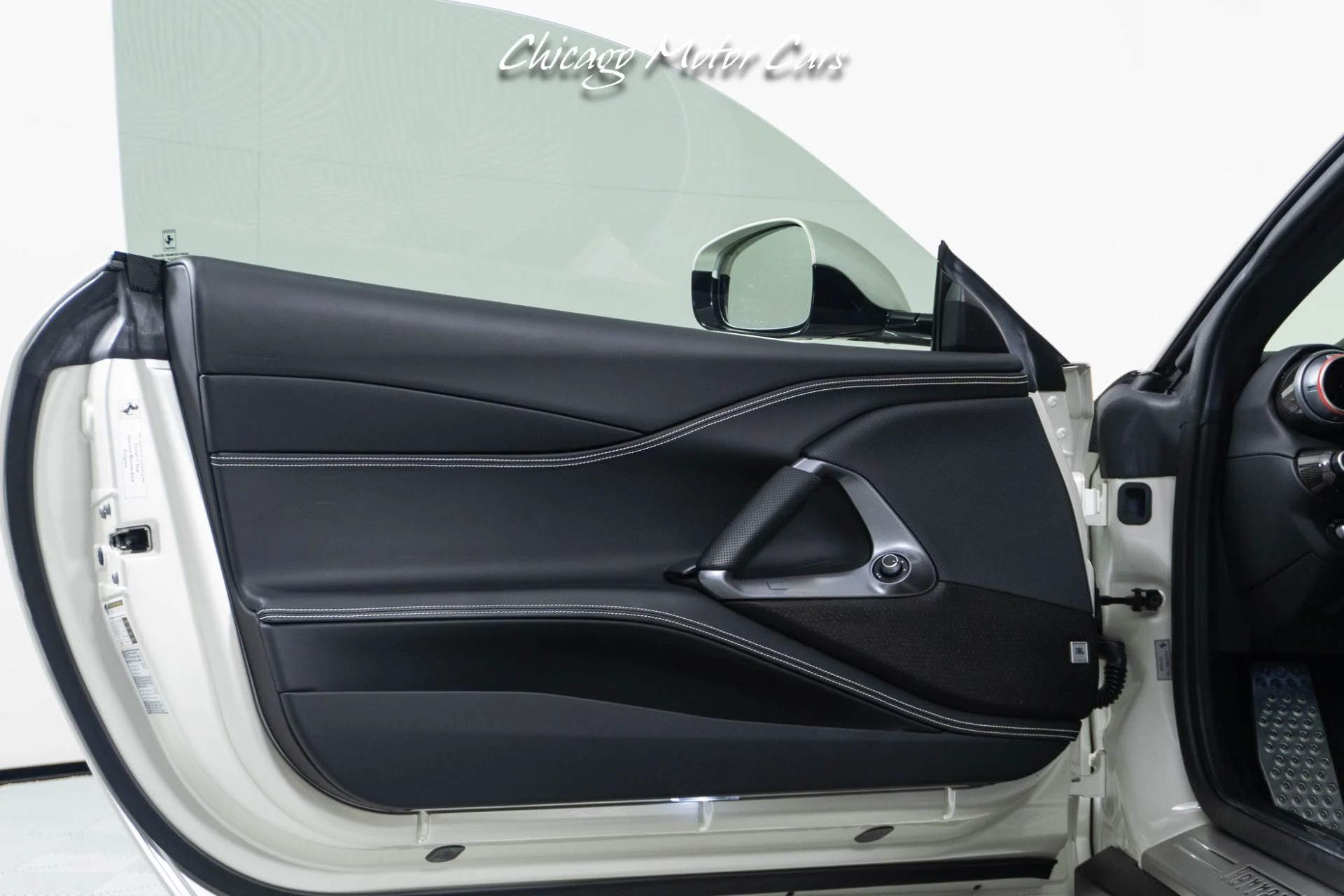 mph016_999516648_11270_p17_l_9ccf48c401