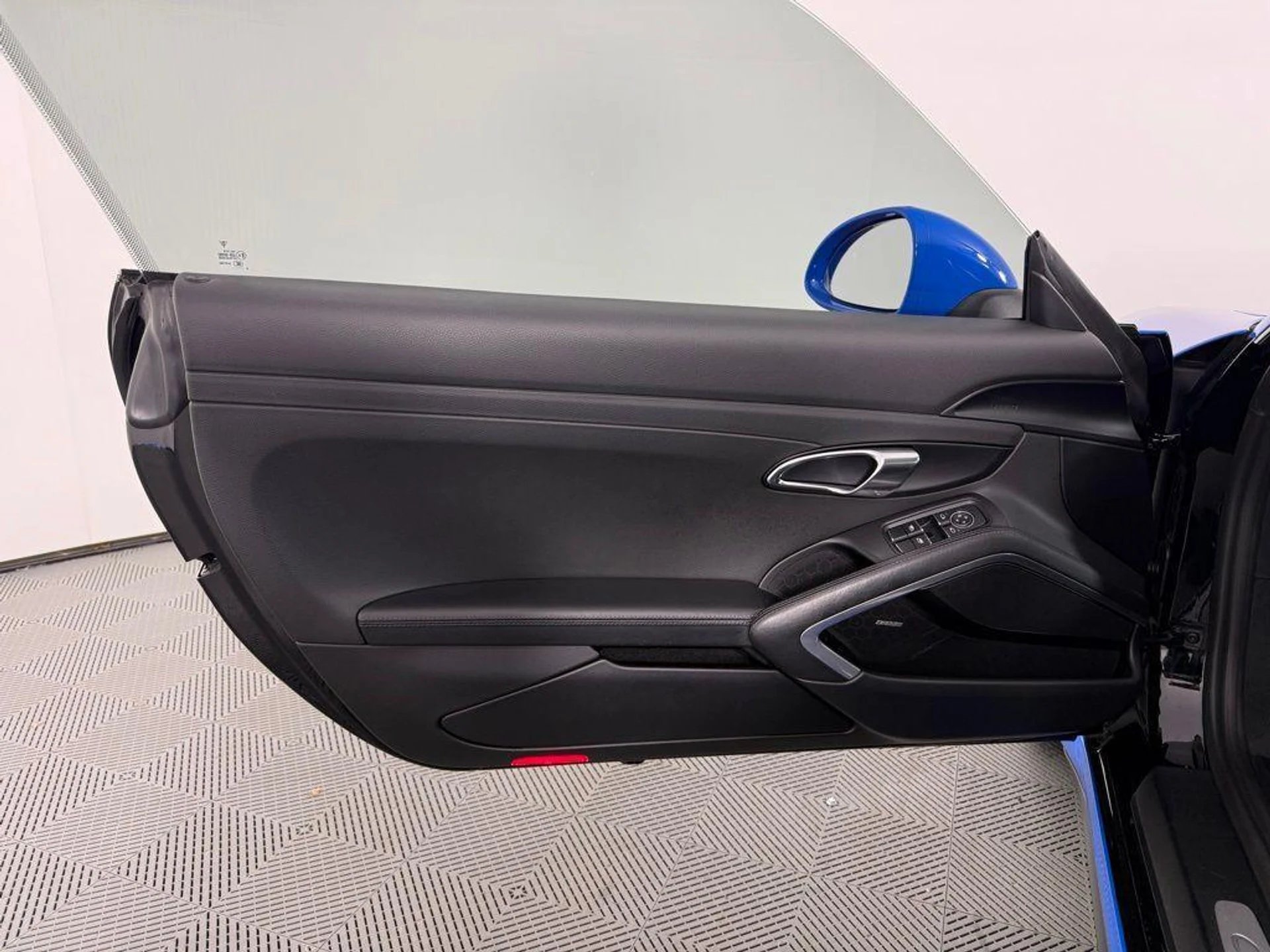 mph017_1000503540_b55m_Nlb81_F1_L_At_QX_3_S8f_D_Gruv_I_b6cbf389c4